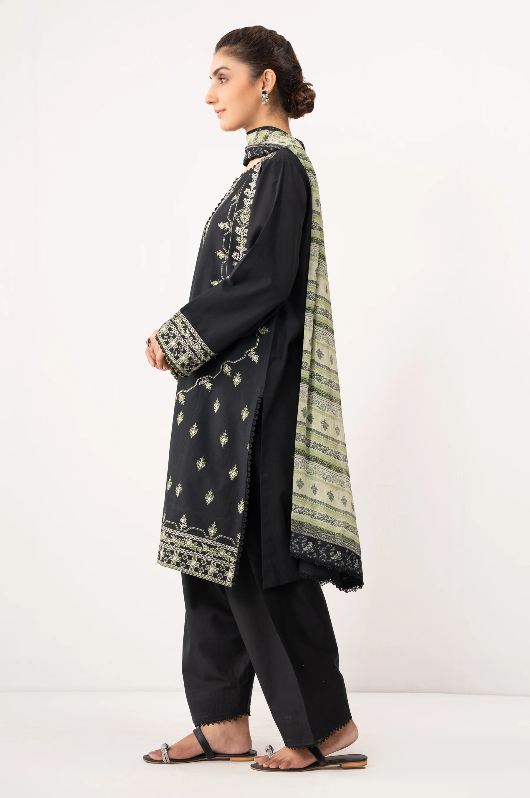 STITCHED EMBROIDERED CAMBRIC SUIT - Image 3