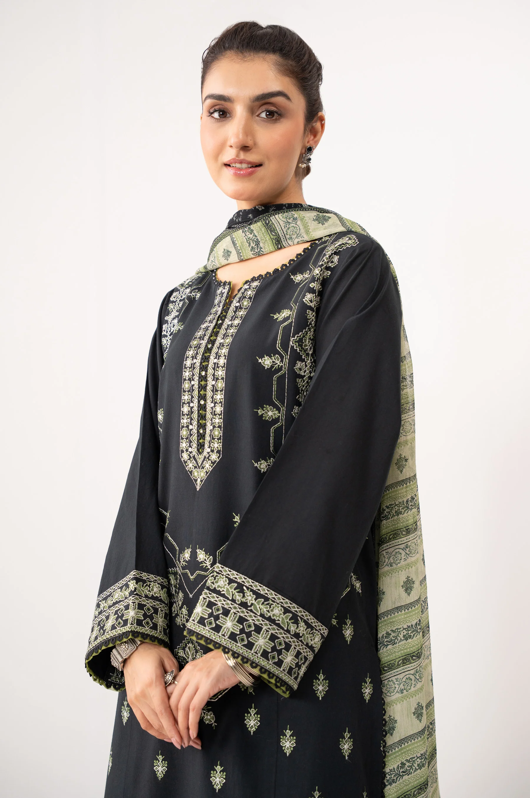 STITCHED EMBROIDERED CAMBRIC SUIT - Image 4