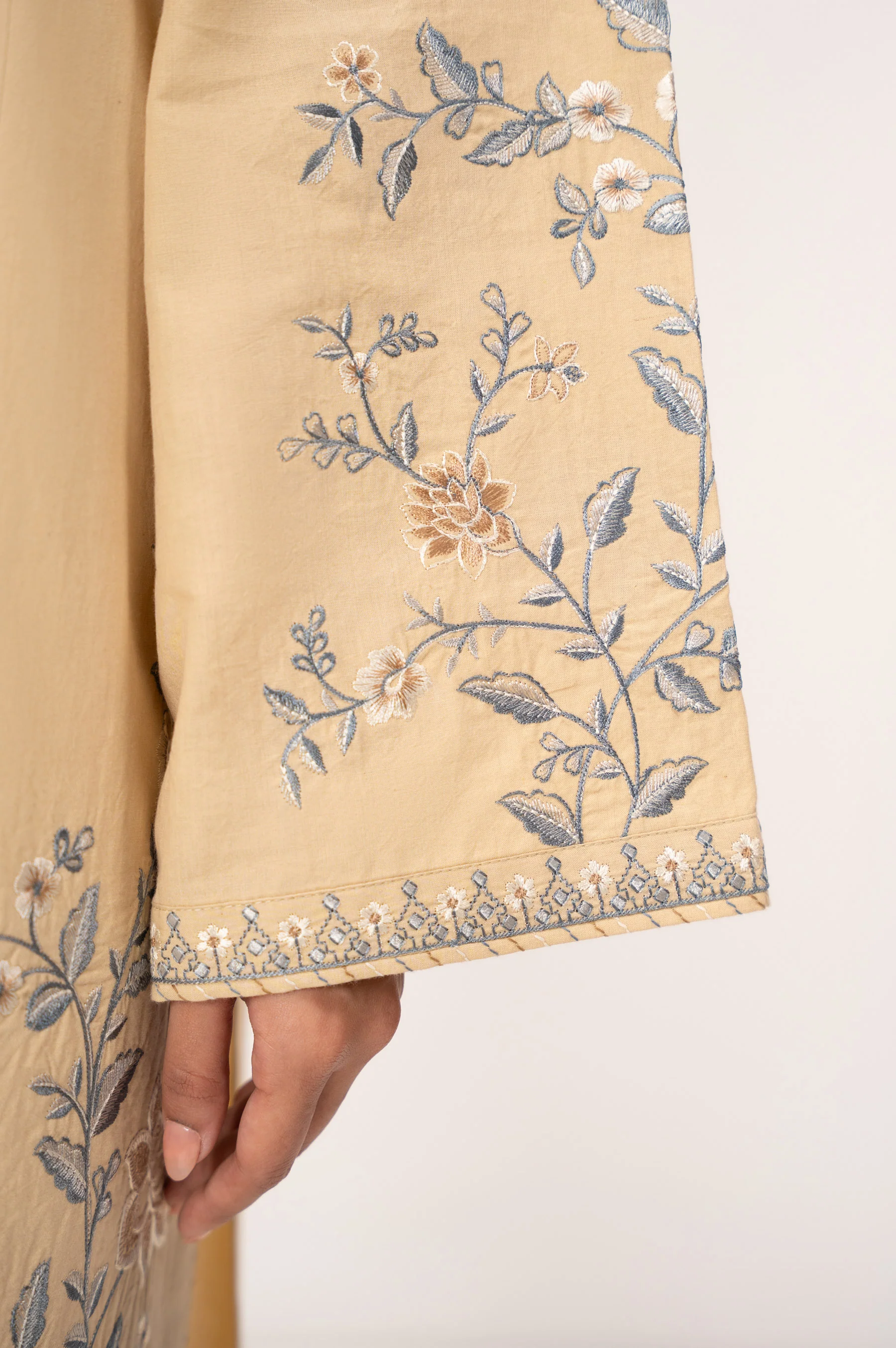 STITCHED EMBROIDERED CAMBRIC SUIT - Image 6