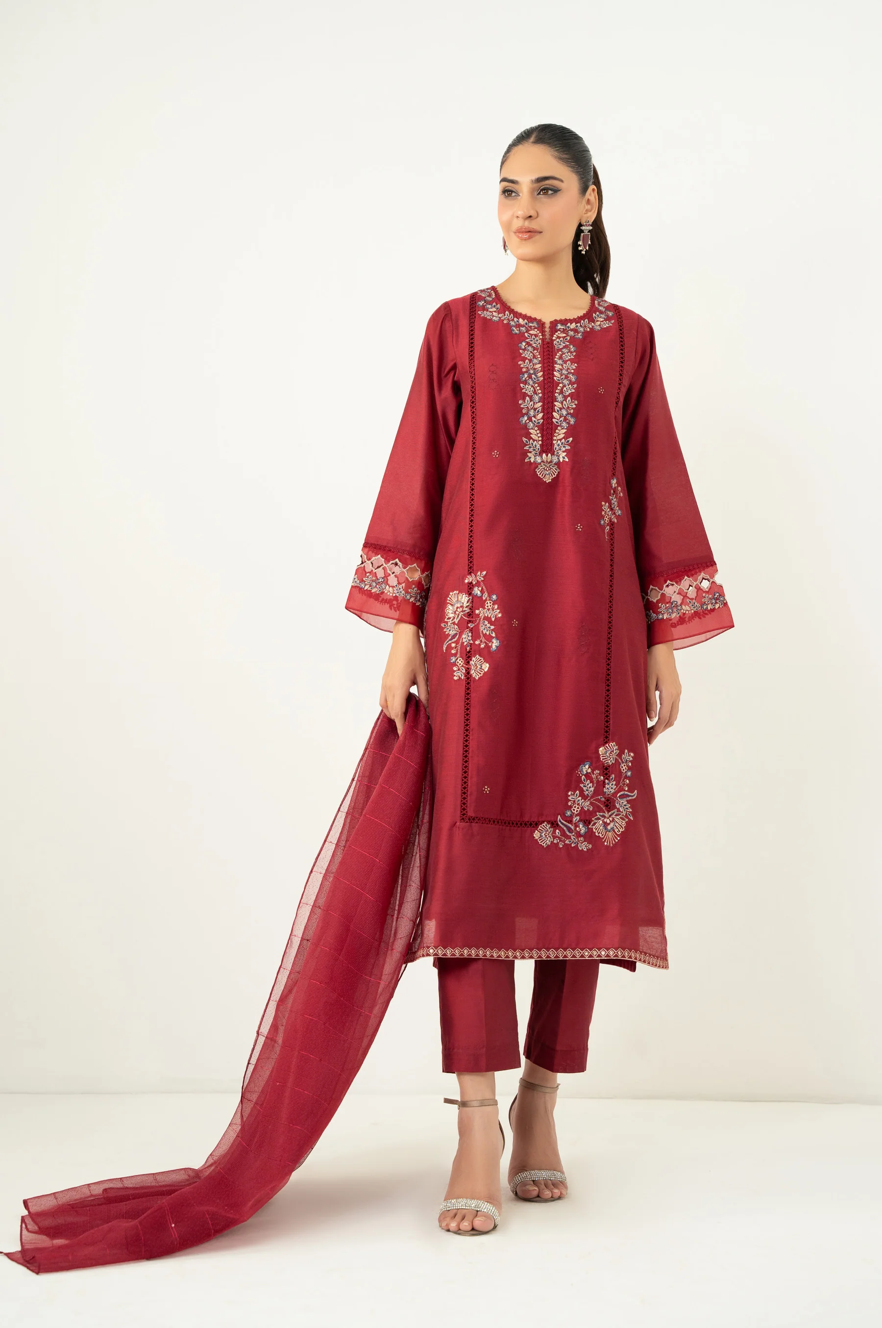 EMBROIDERED SUIT - Image 2