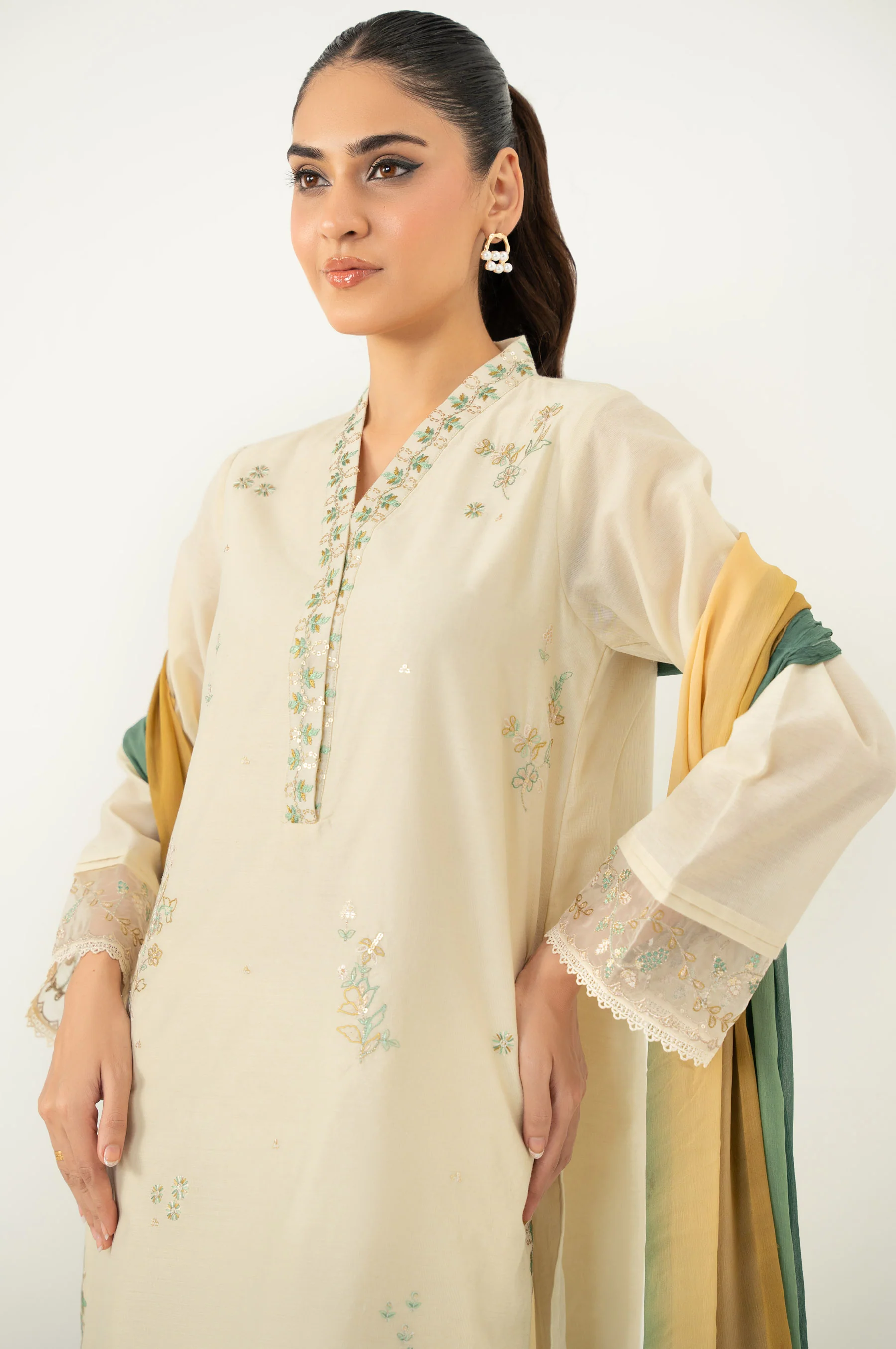 EMBROIDERED SUIT - Image 4