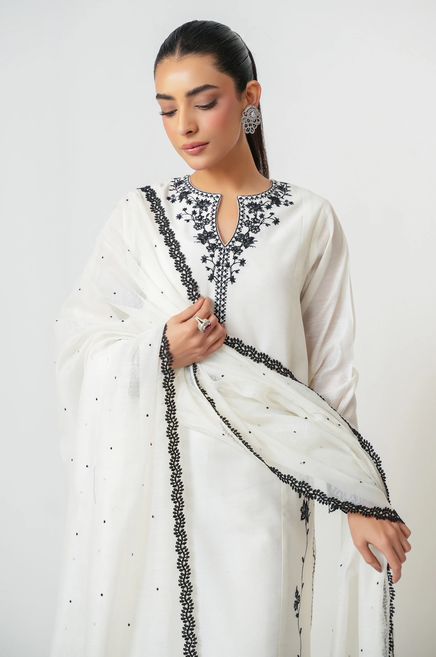 EMBROIDERED SUIT - Image 3