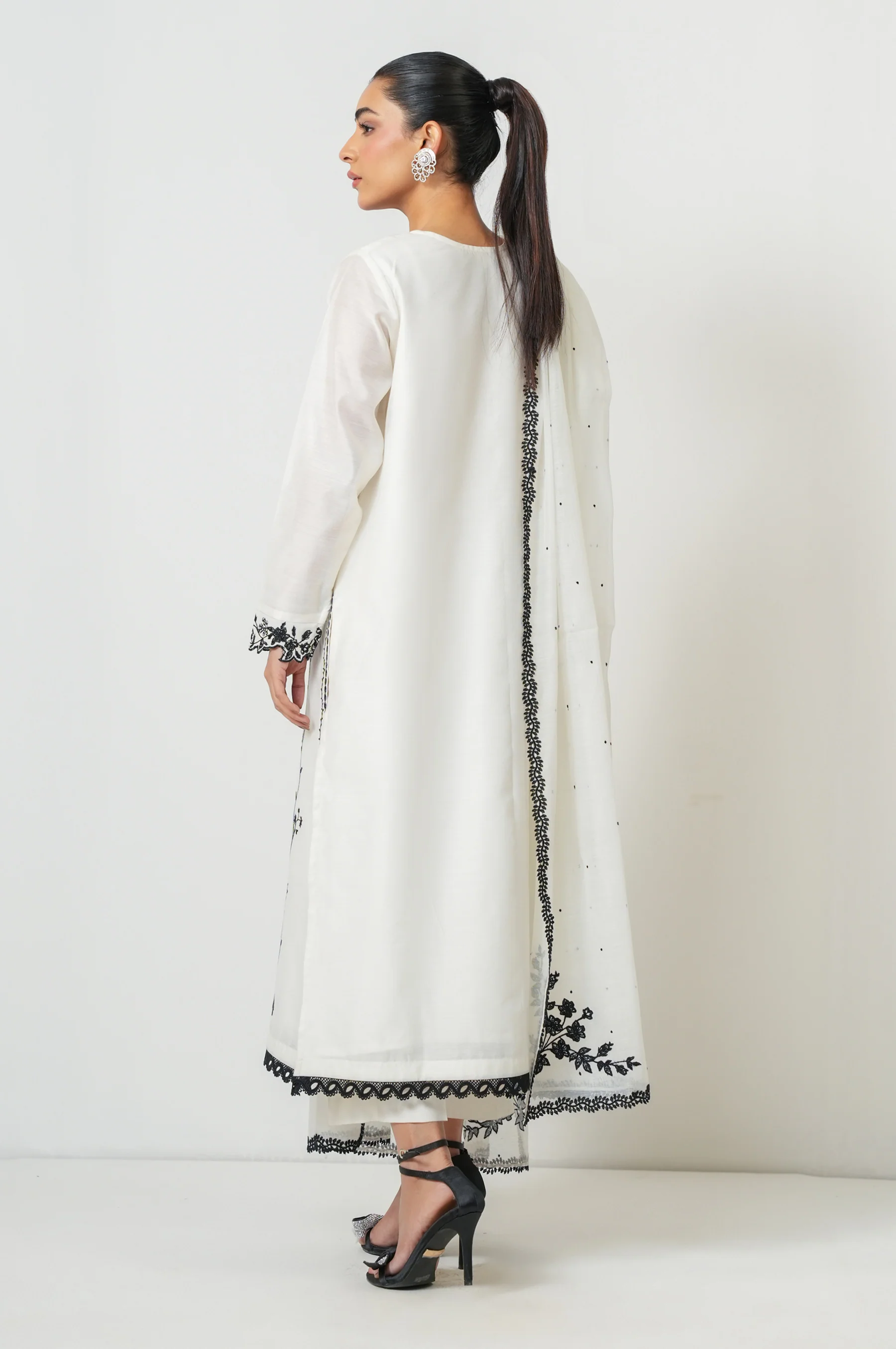 EMBROIDERED SUIT - Image 5