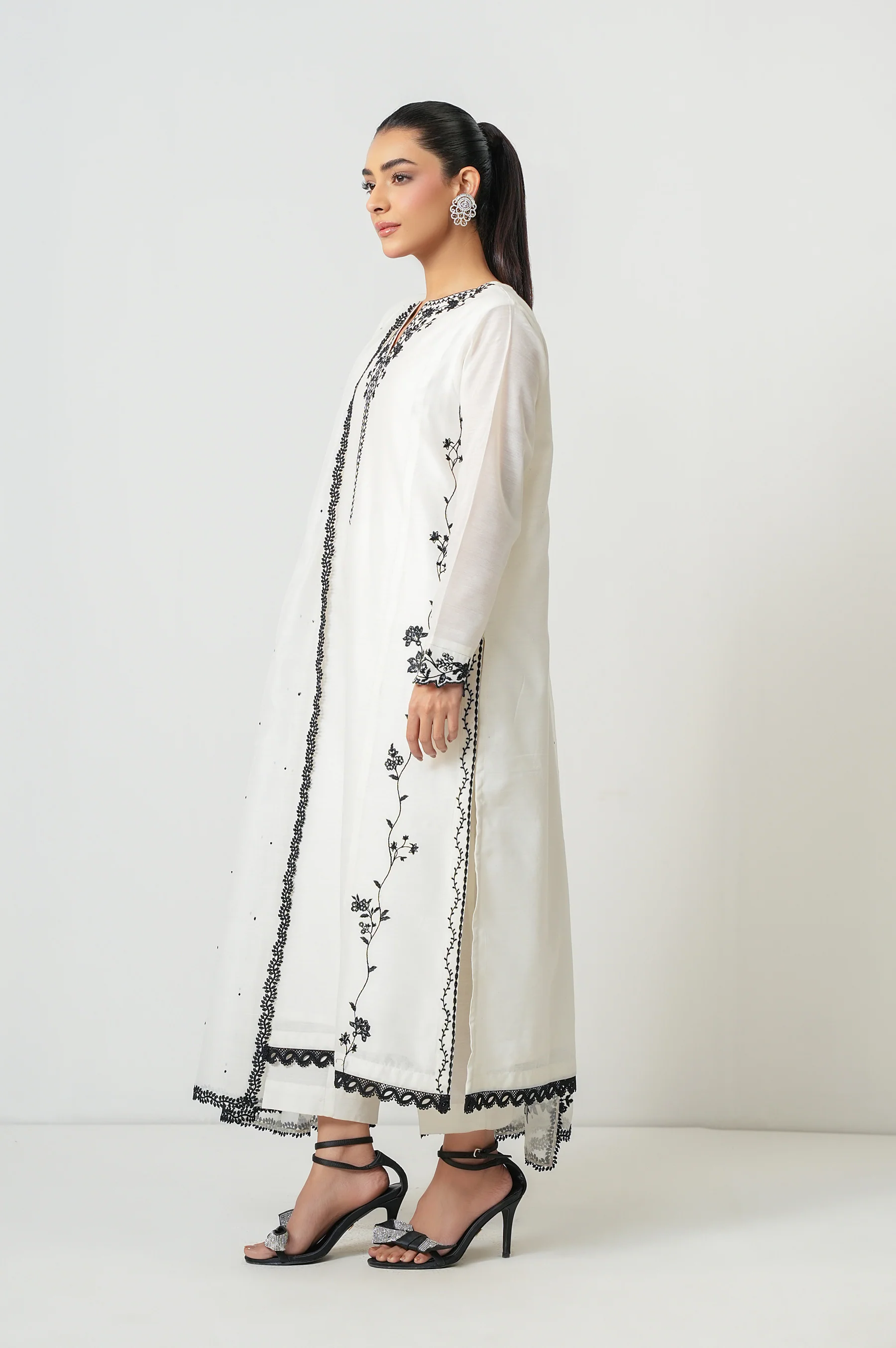 EMBROIDERED SUIT - Image 6