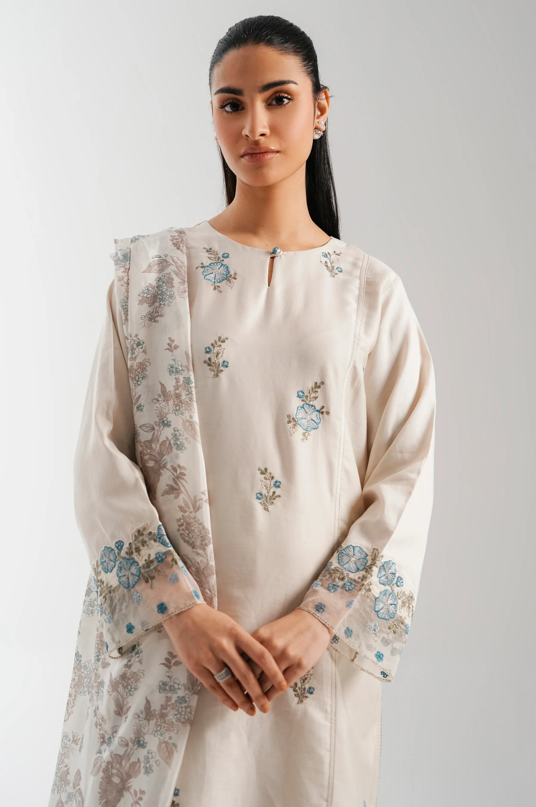 EMBROIDERED SUIT - Image 3