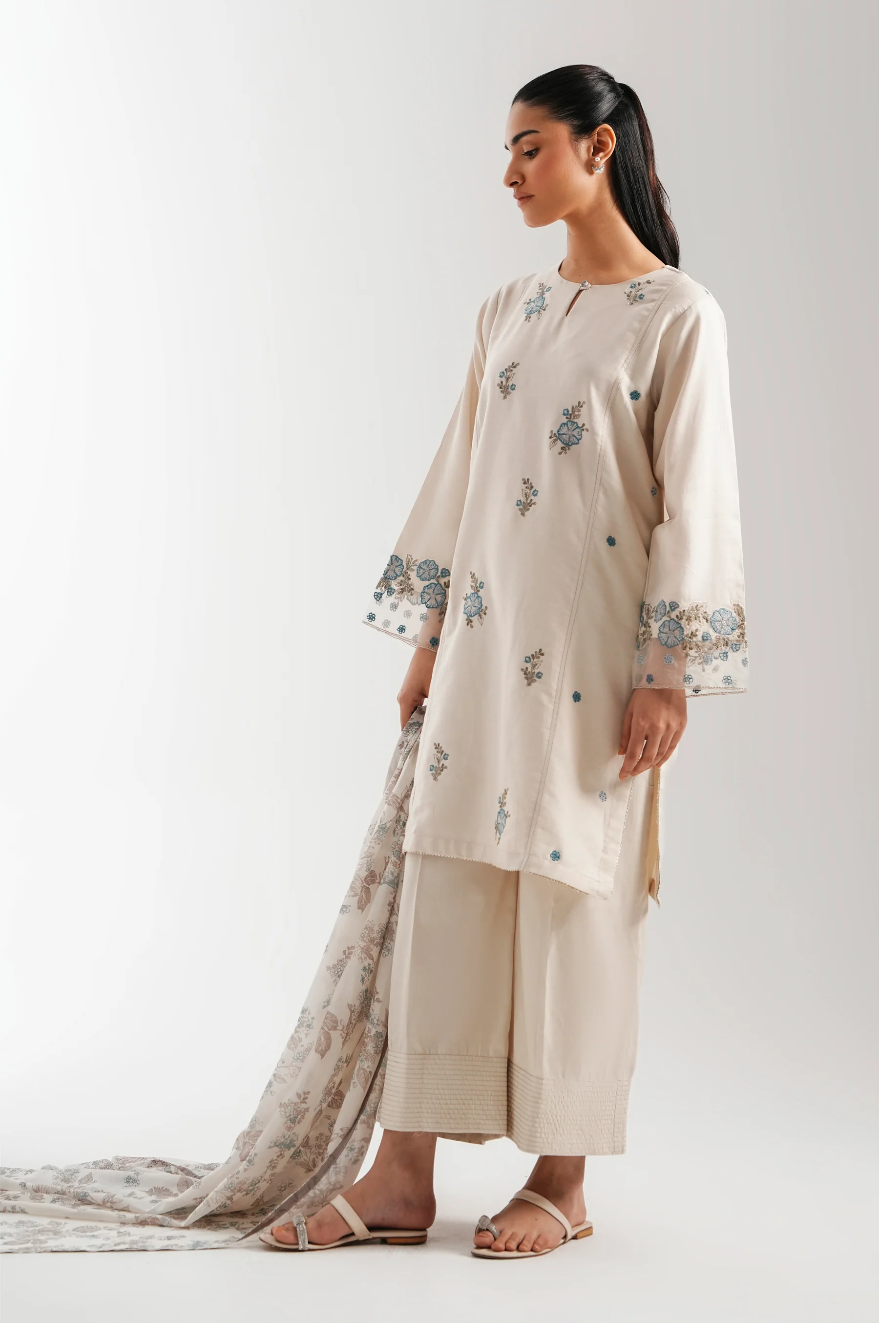 EMBROIDERED SUIT - Image 5