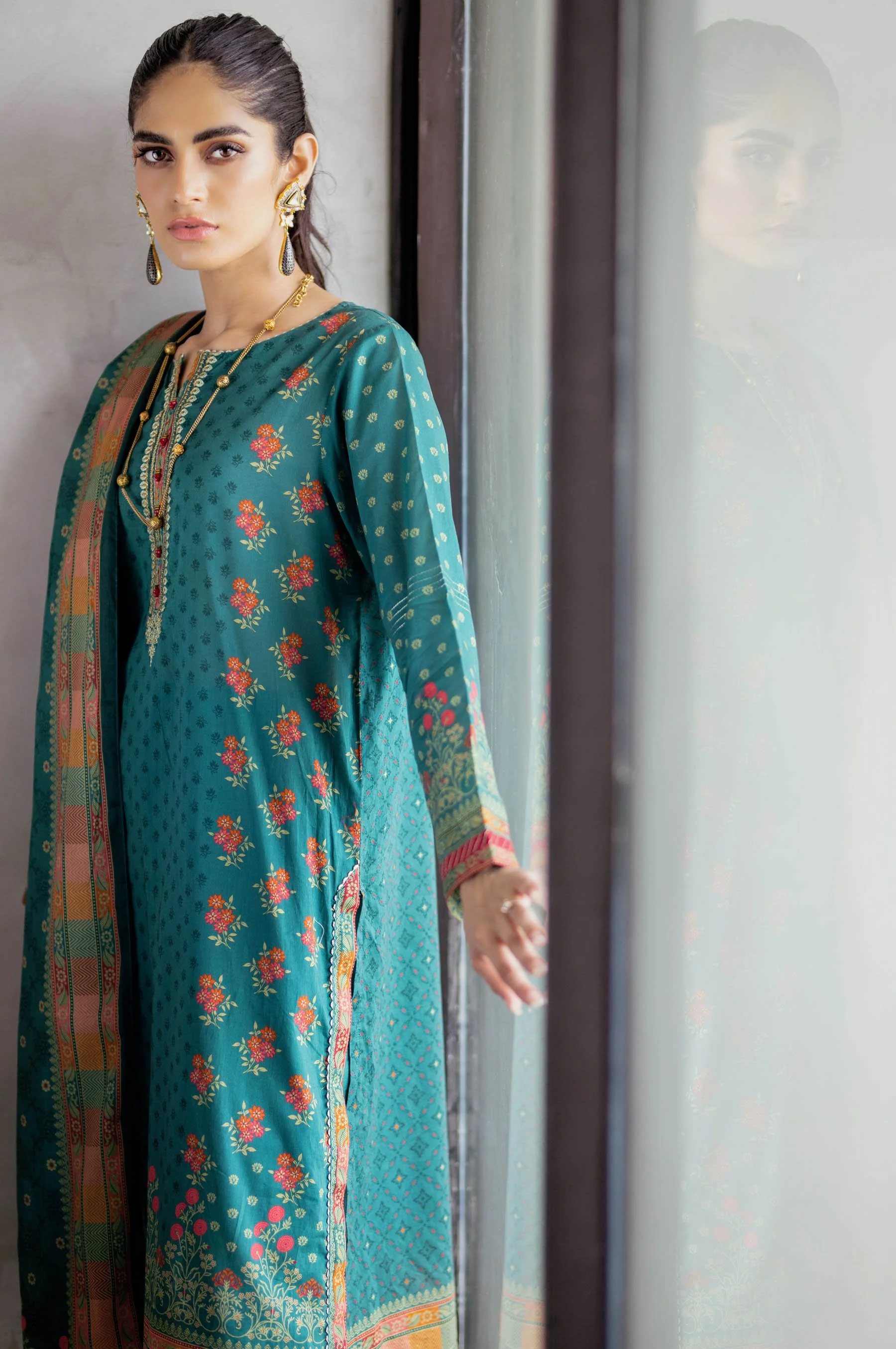 Stitched 3 Piece Embroidered Doria Lawn with Voile Slub Suit - Image 2
