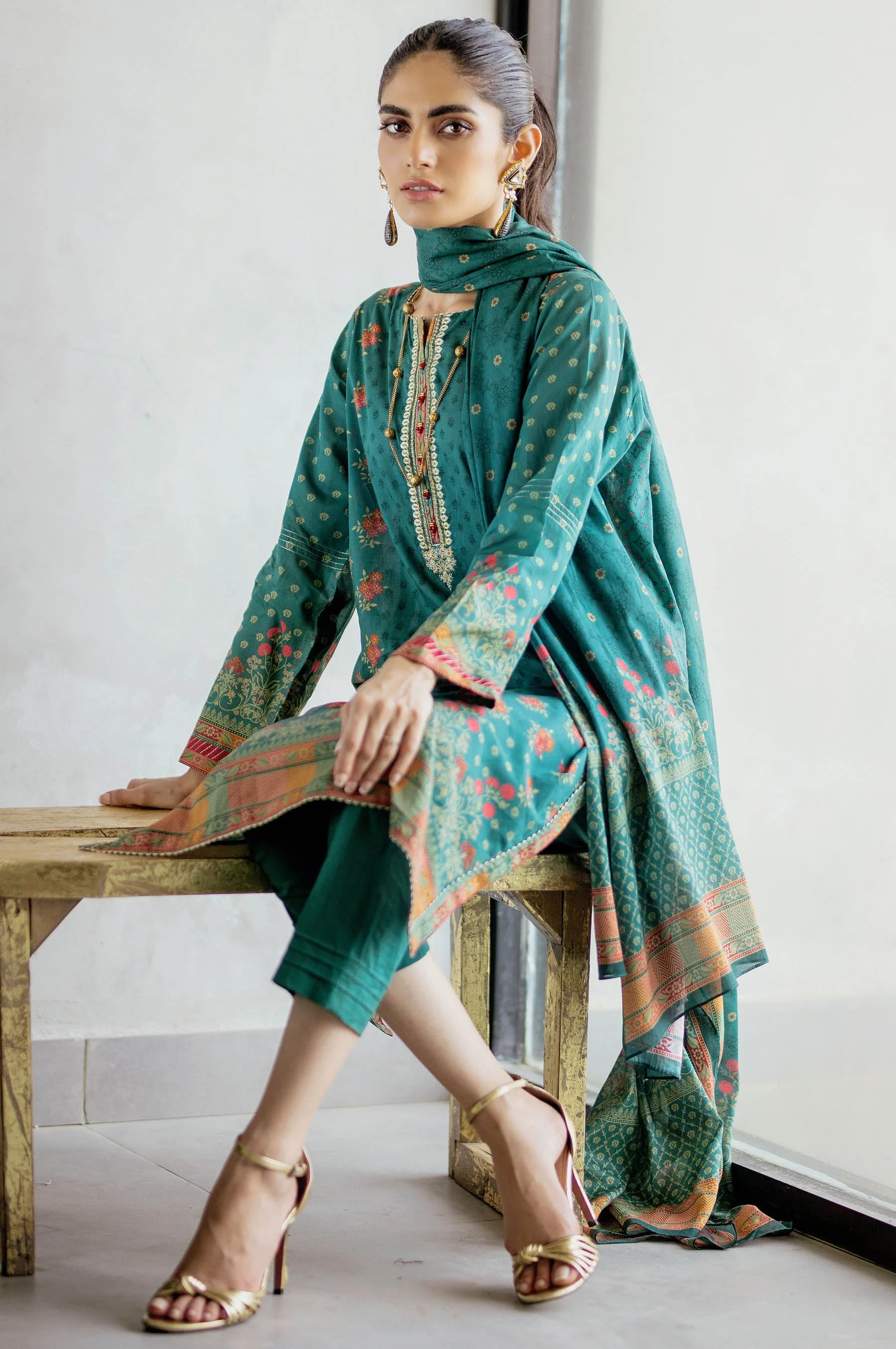 Stitched 3 Piece Embroidered Doria Lawn with Voile Slub Suit - Image 3