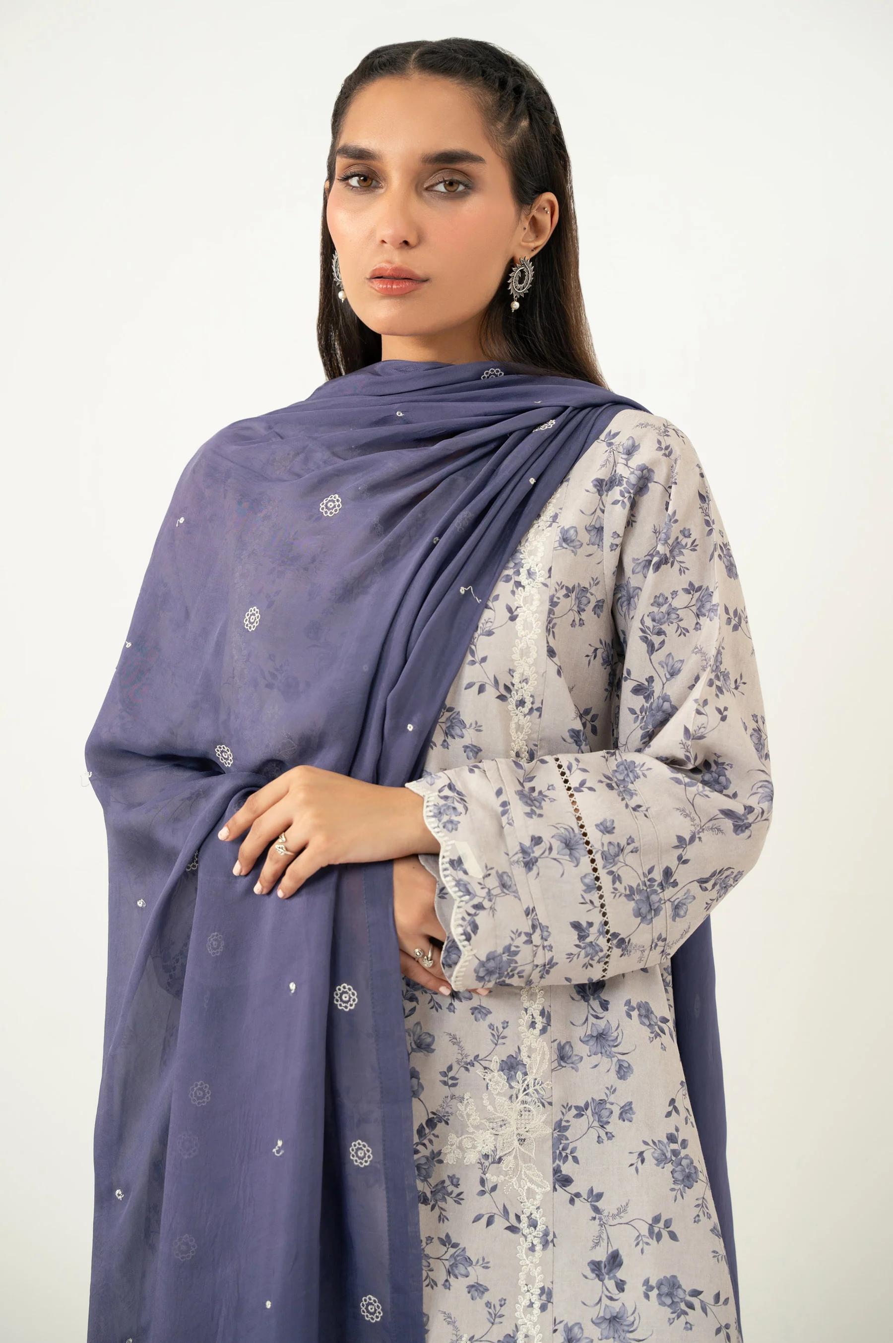 EMBROIDERED SUIT - Image 2