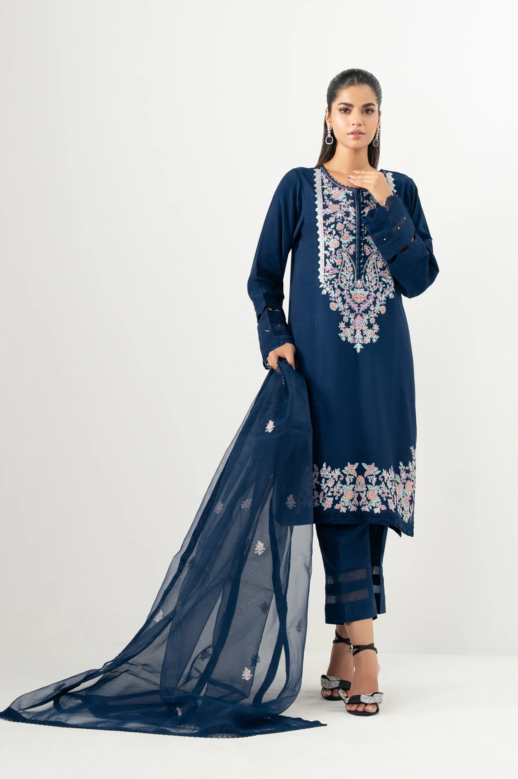 EMBROIDERED SUIT - Image 3