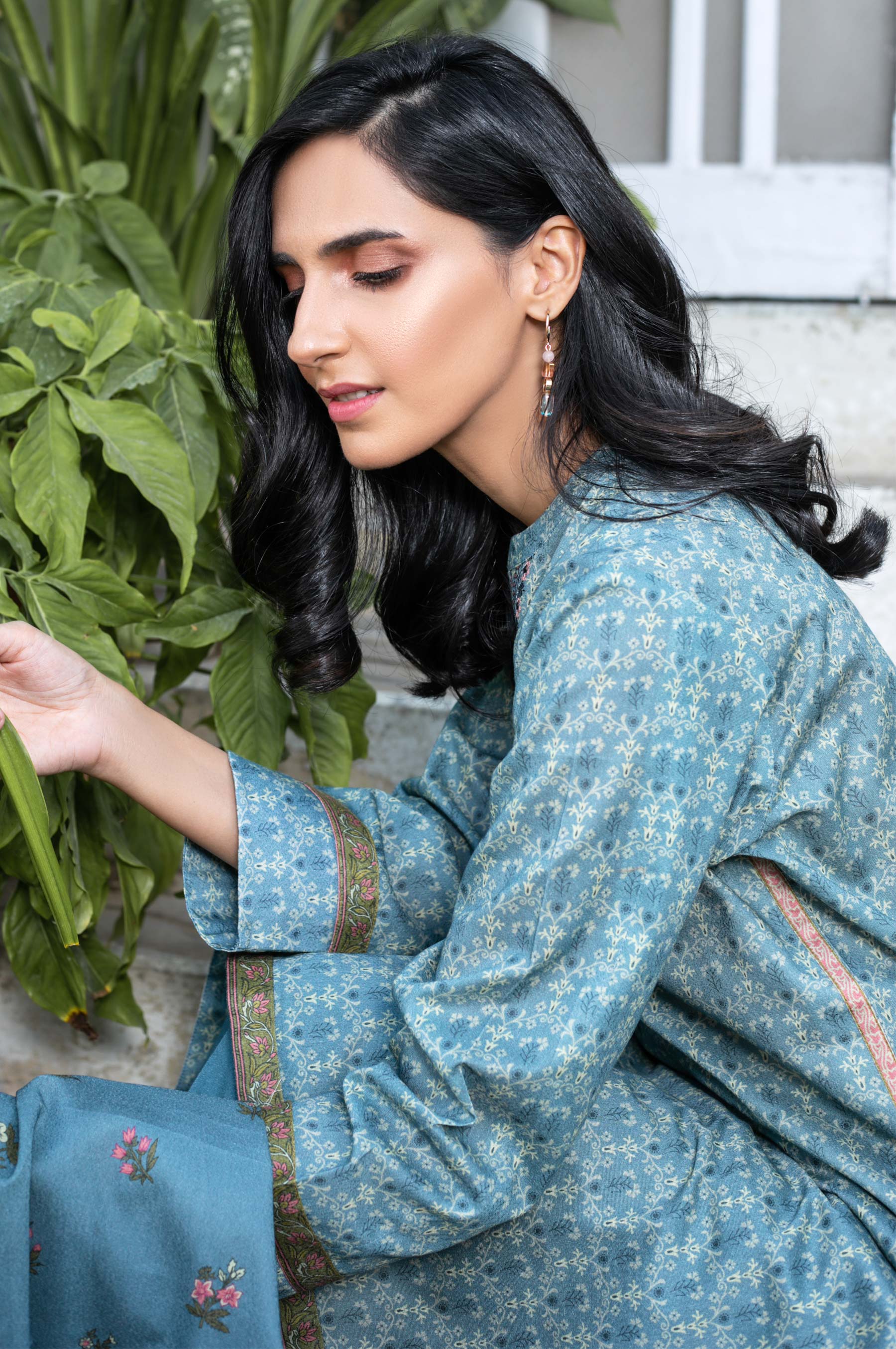 Stitched 3 Piece Embroidered Karandi Suit - Image 3