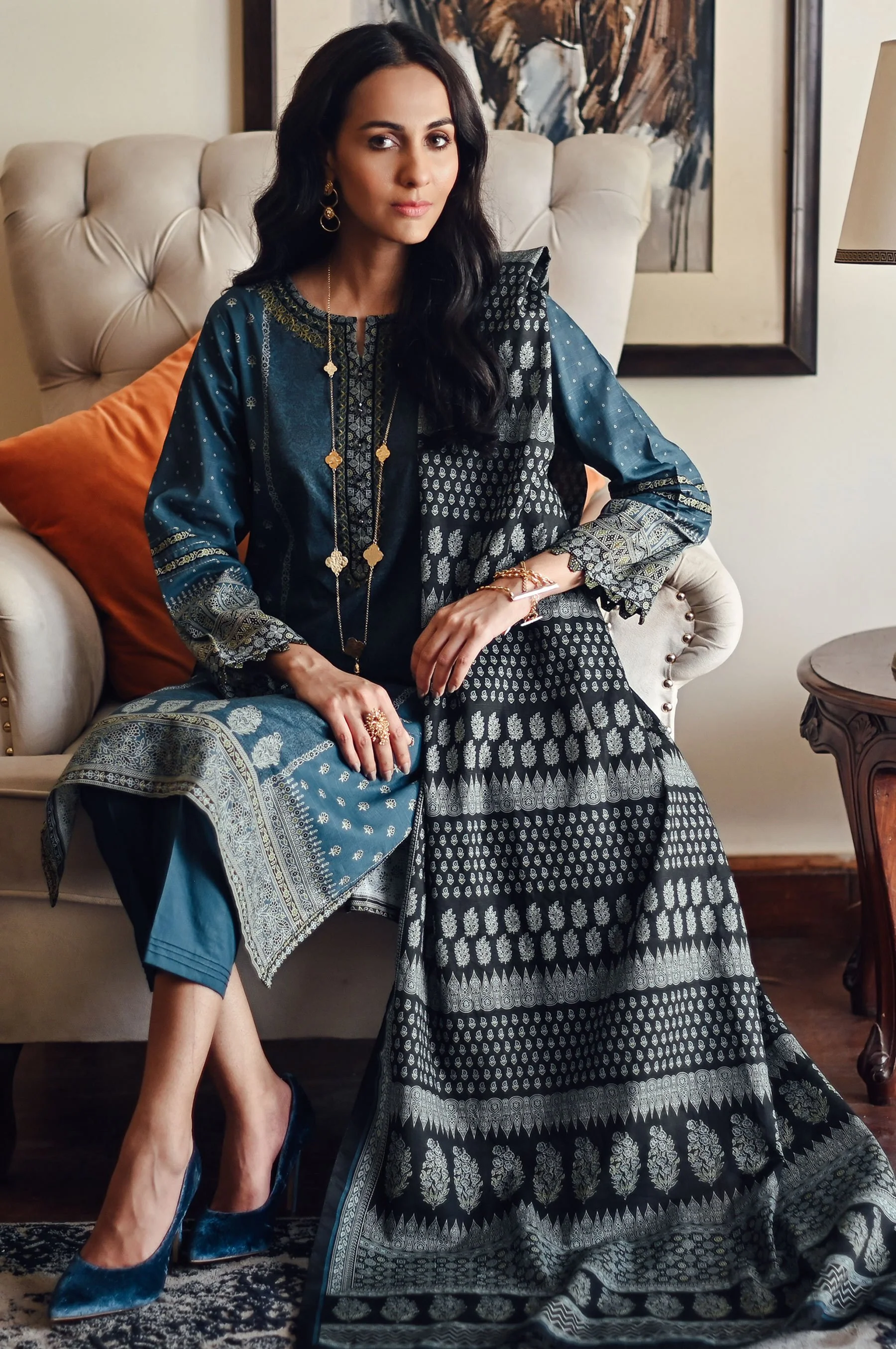 Stitched 3 Piece Embroidered Khaddar Suit - Image 5