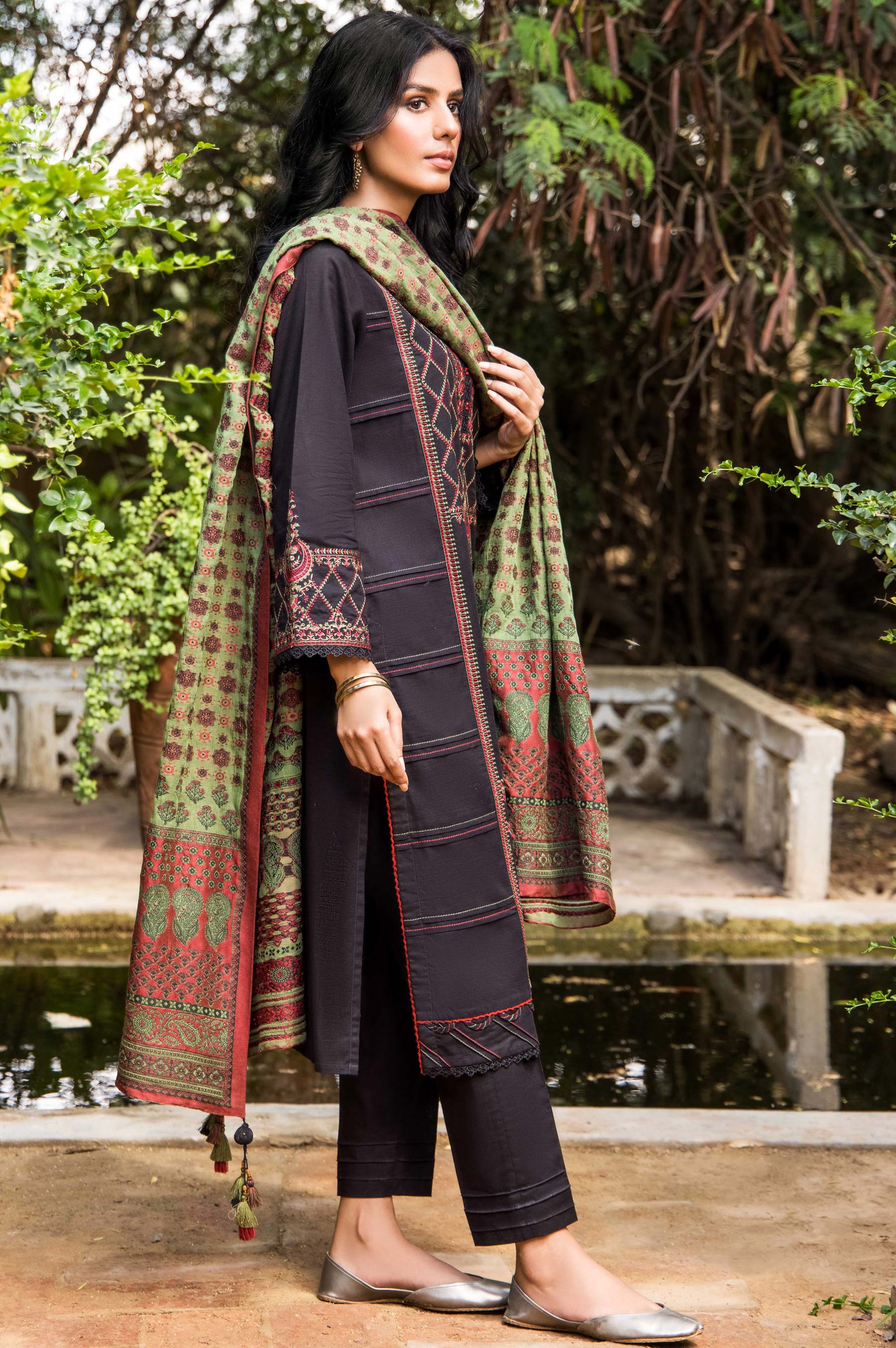 Stitched 3 Piece Embroidered Khaddar Shirt with Jacquard Dupatta - Image 2