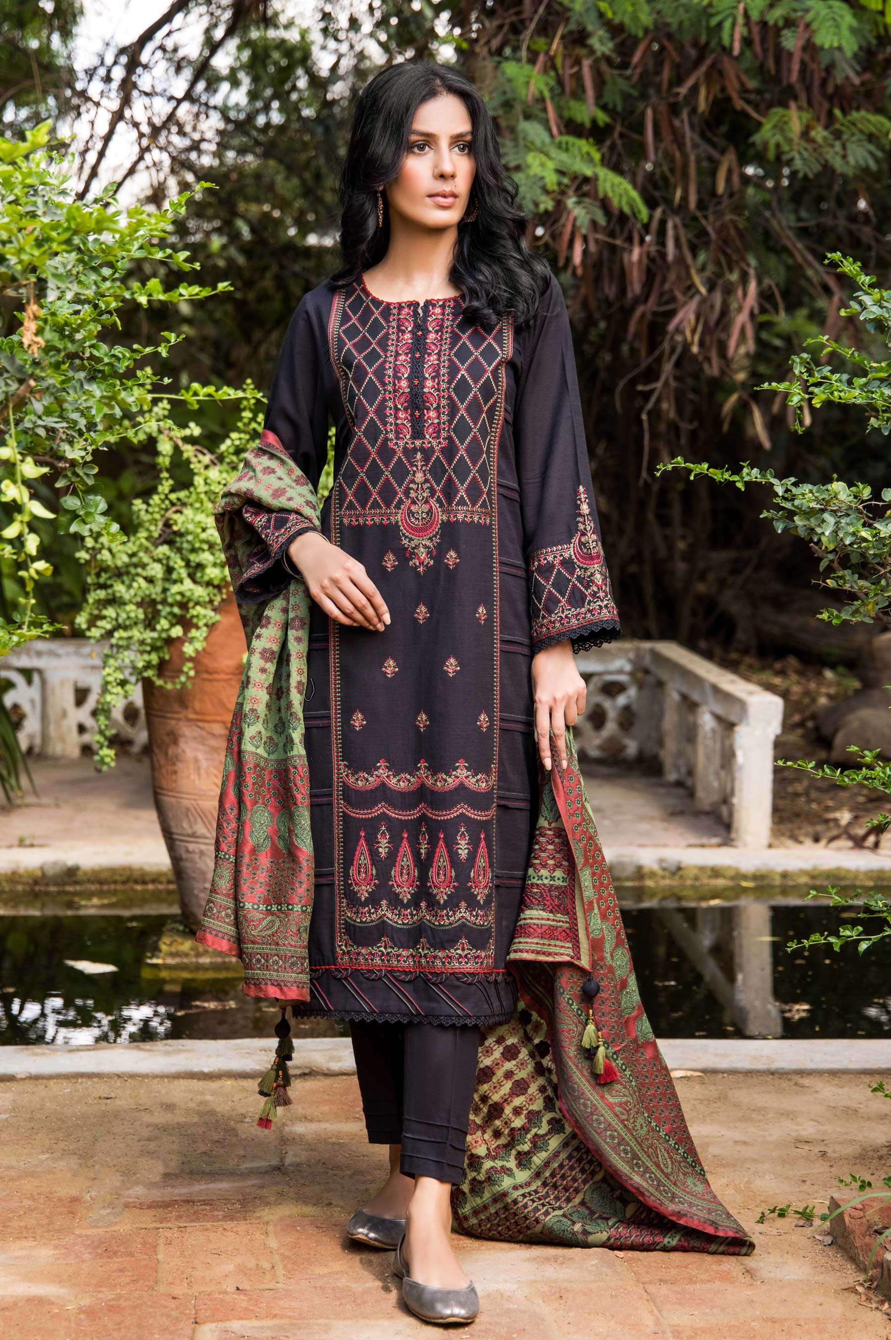 Stitched 3 Piece Embroidered Khaddar Shirt with Jacquard Dupatta - Image 3