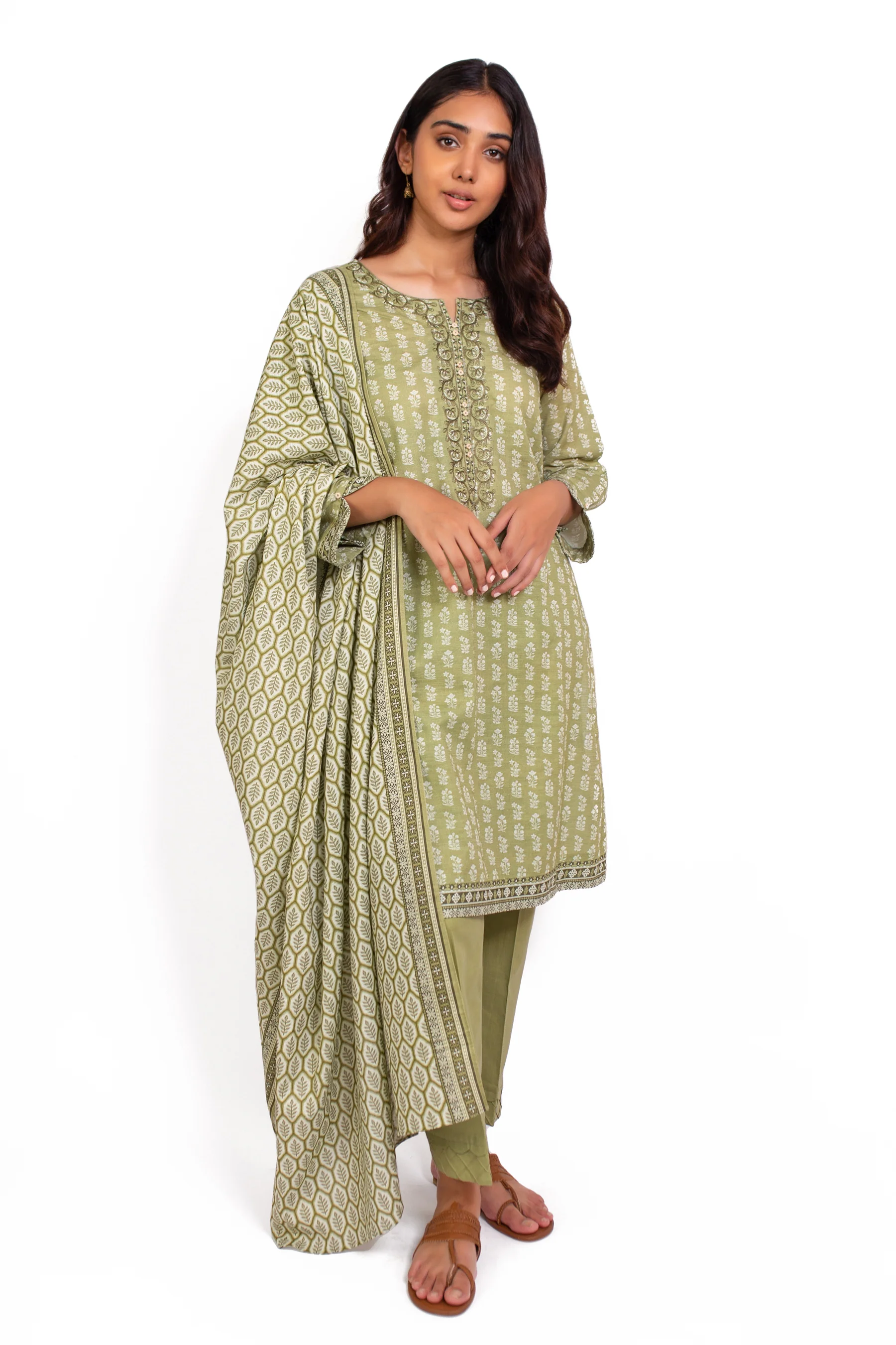 Stitched 3 Piece Embroidered Khaddar Suit - Image 4