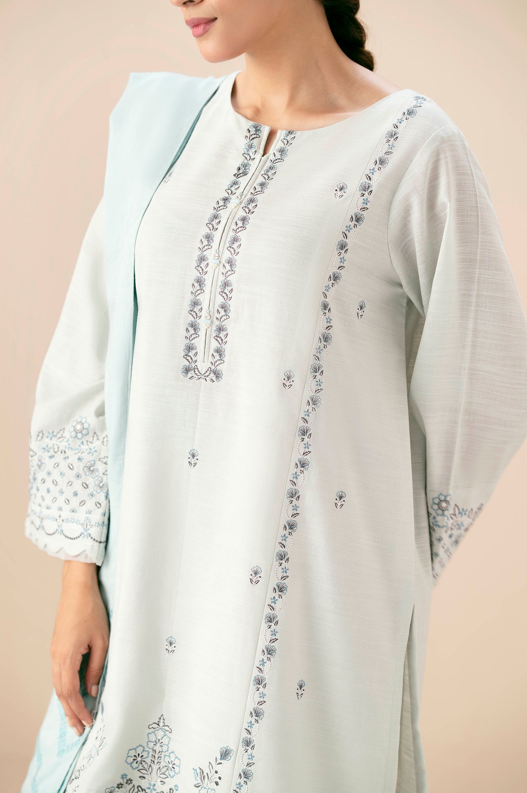 STITCHED EMBROIDERED SUIT - Image 2