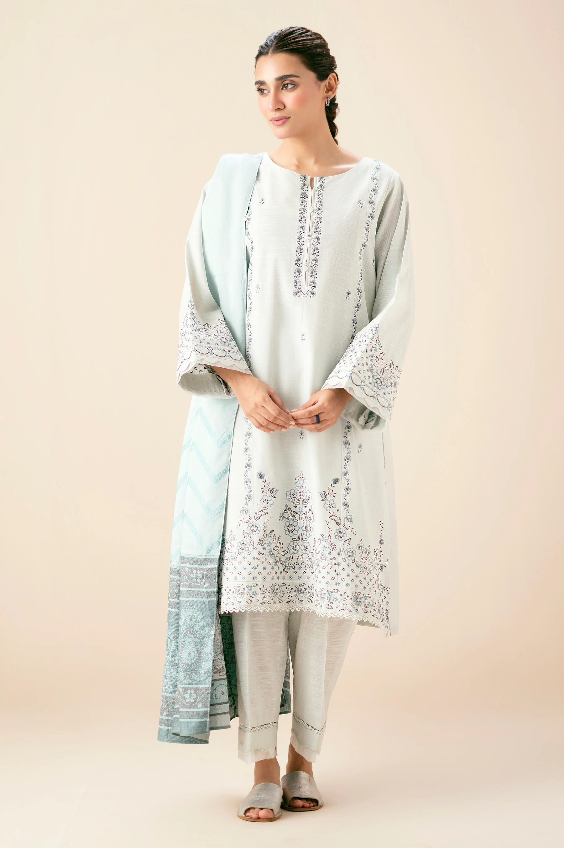 STITCHED EMBROIDERED SUIT - Image 3