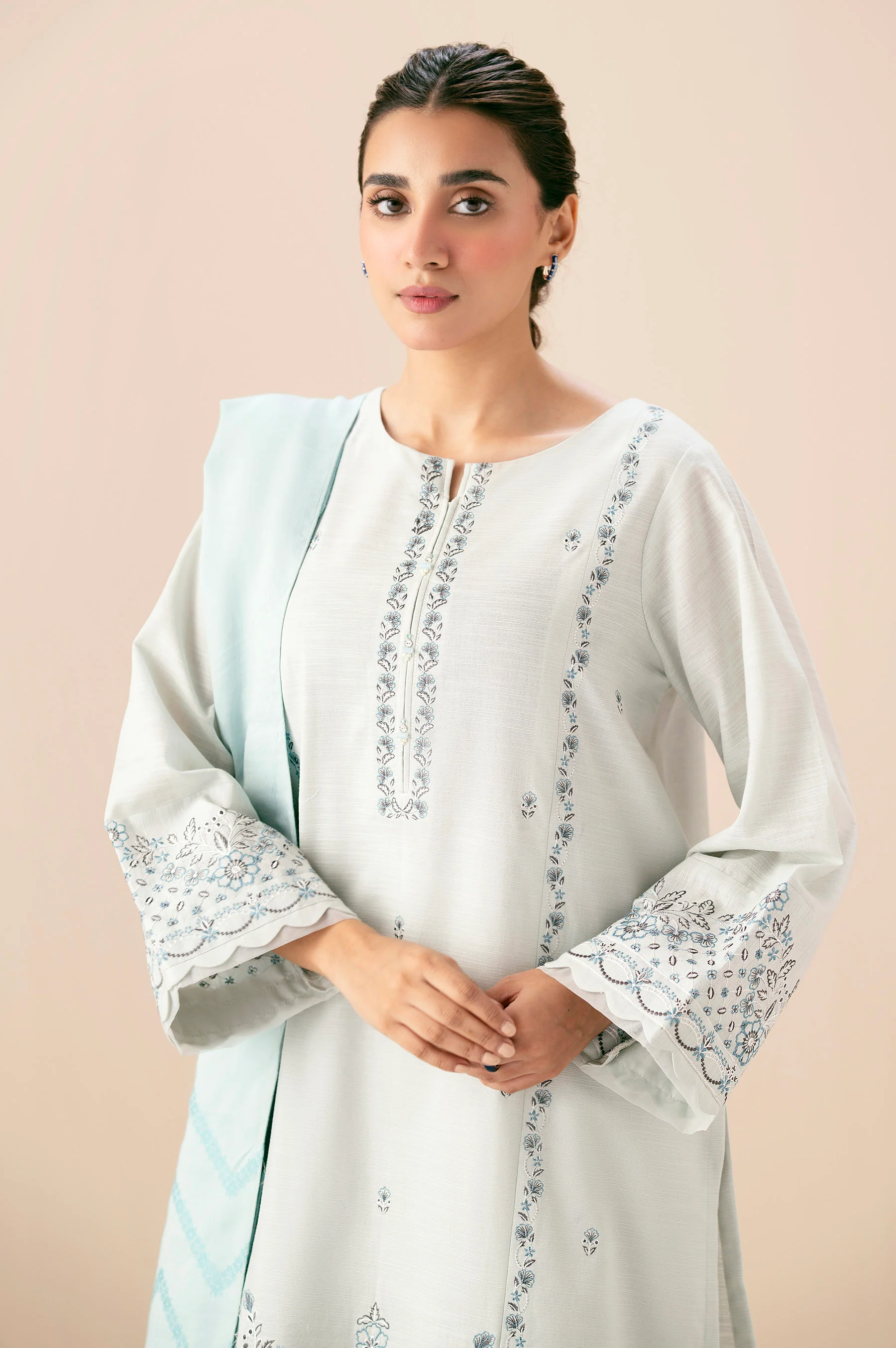 STITCHED EMBROIDERED SUIT - Image 4