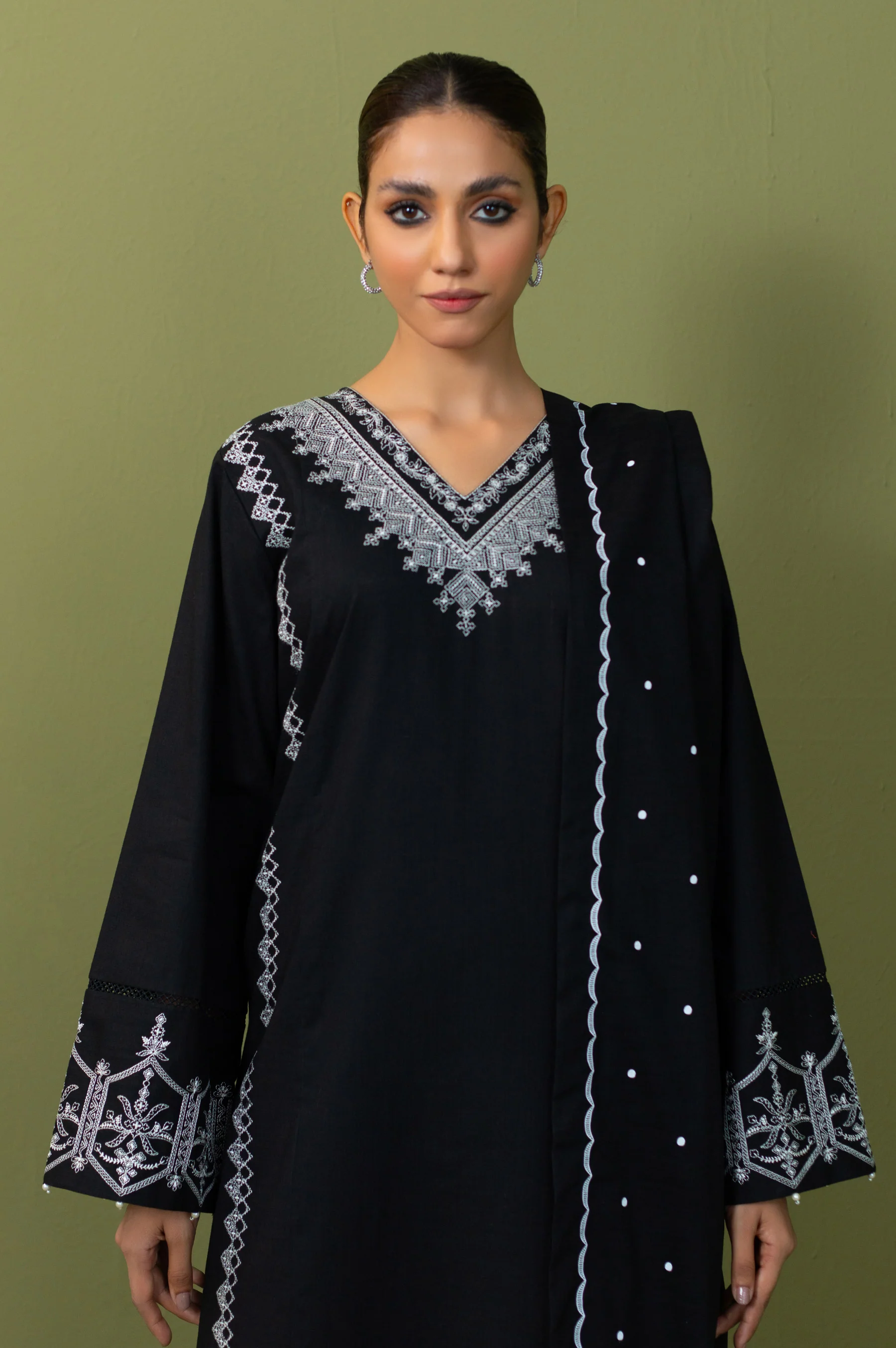 Stitched 3 Piece Both Side Slub Embroidered Khaddar Suit - Image 2