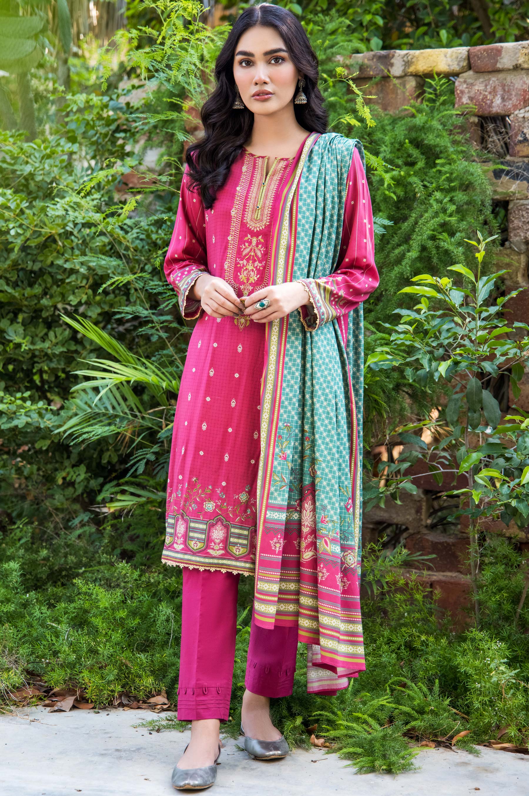 Stitched 3 Piece Embroidered Linen Viscose Suit