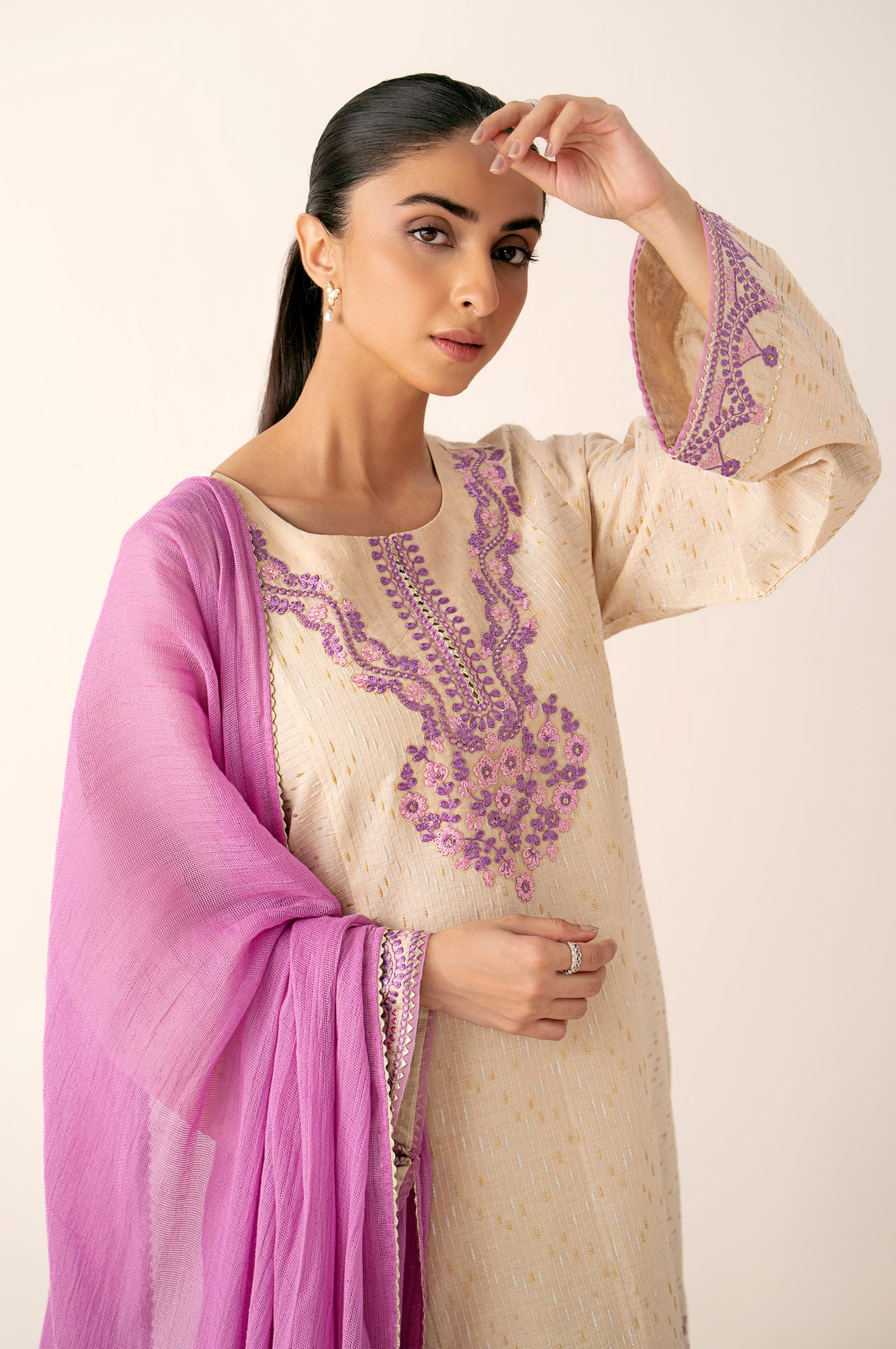 EMBROIDERED SUIT - Image 2