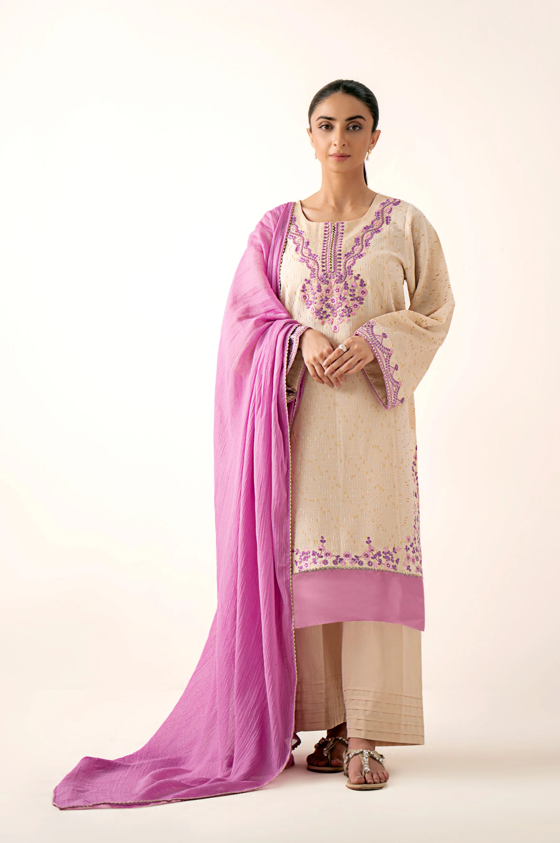 EMBROIDERED SUIT - Image 3