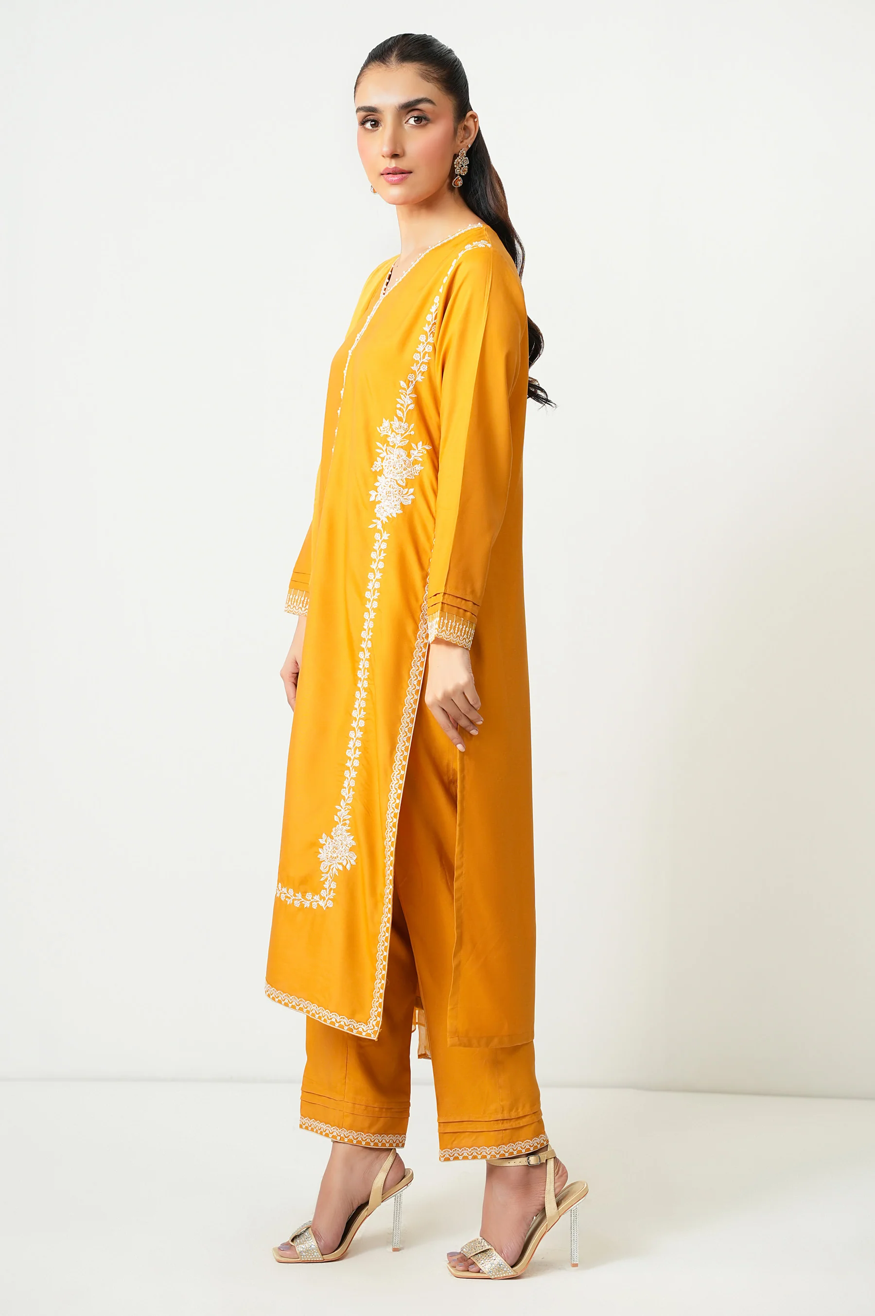 EMBROIDERED SUIT - Image 4