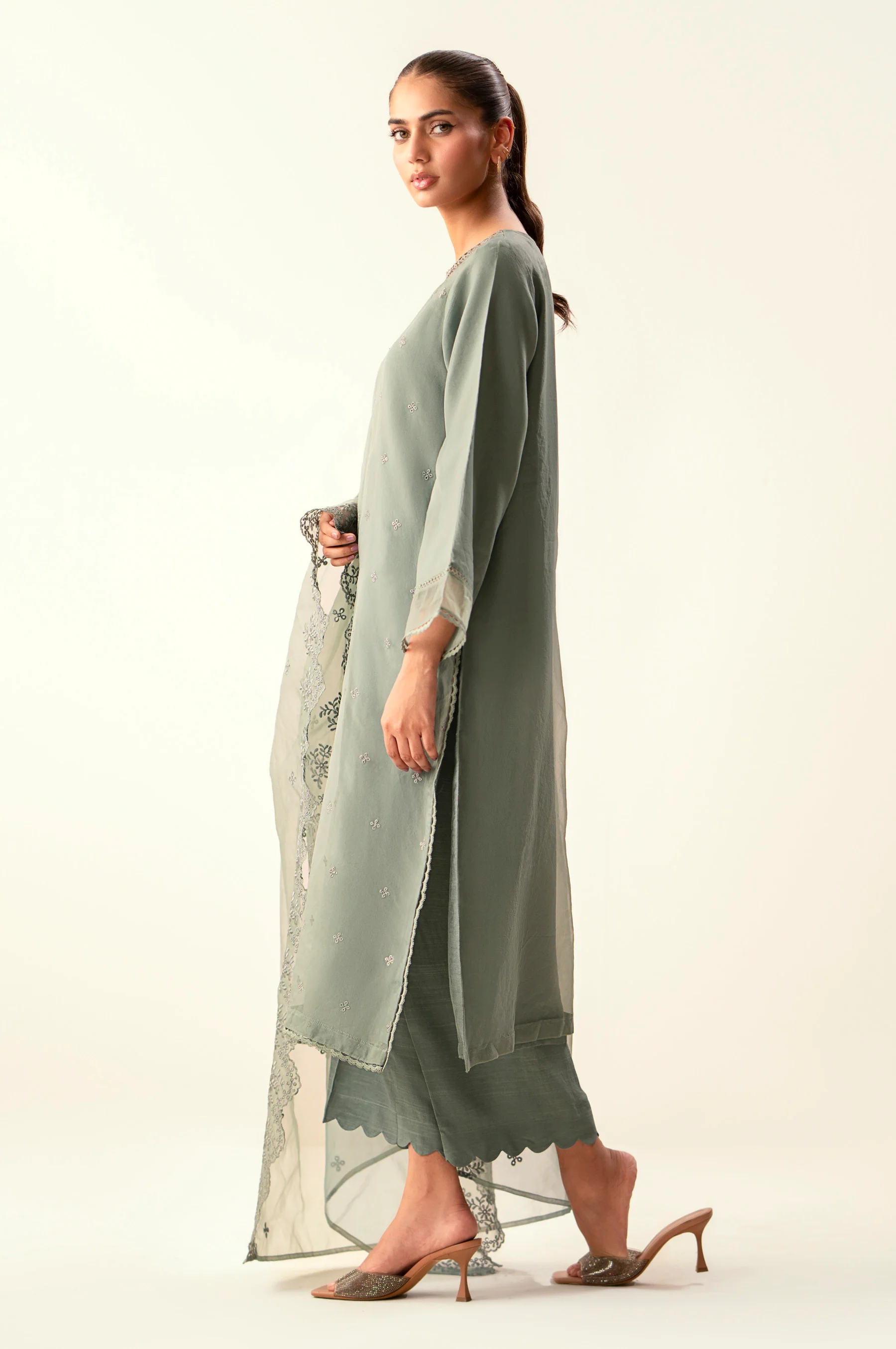 EMBROIDERED SUIT - Image 2