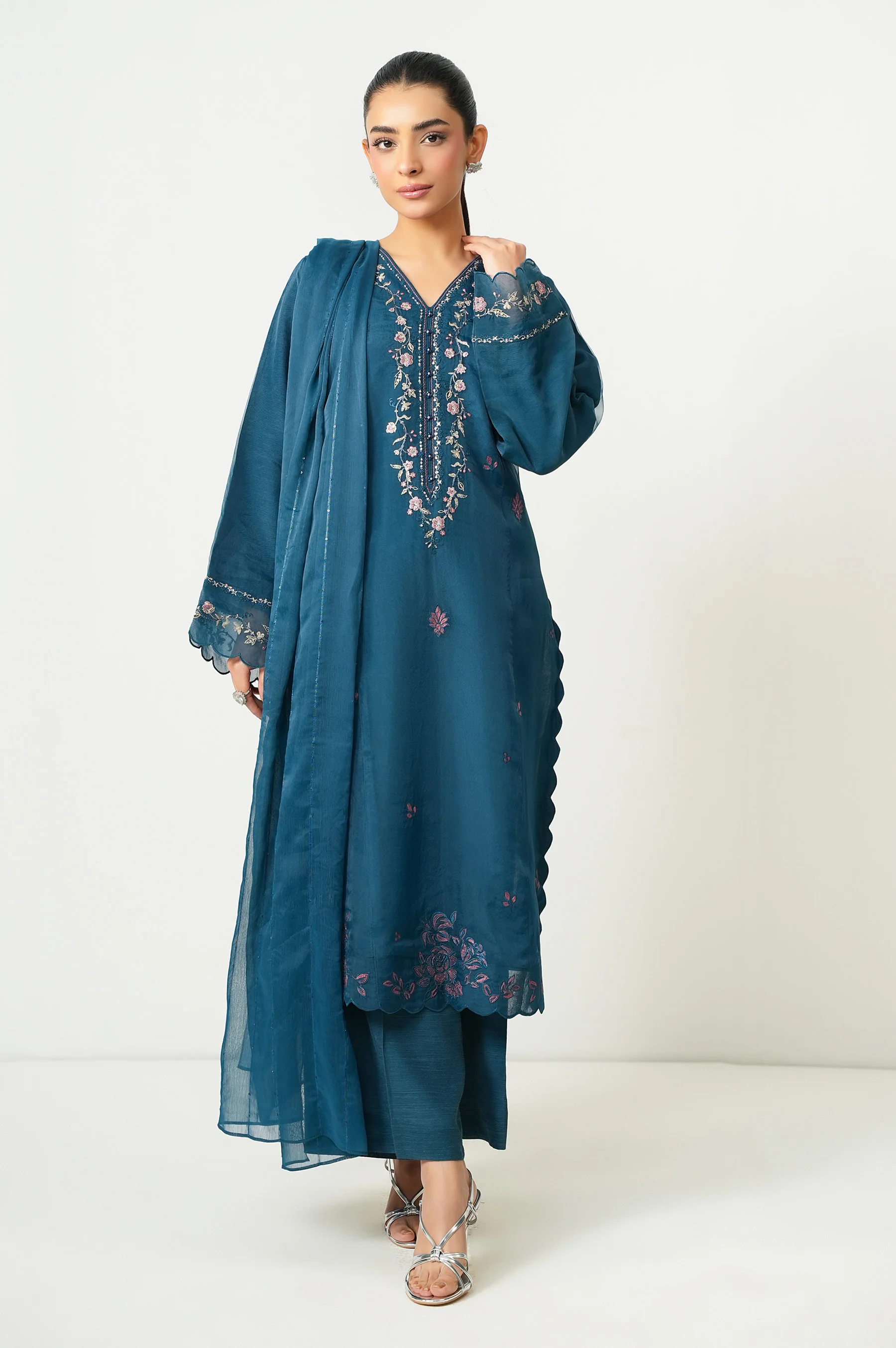 EMBROIDERED SUIT - Image 2