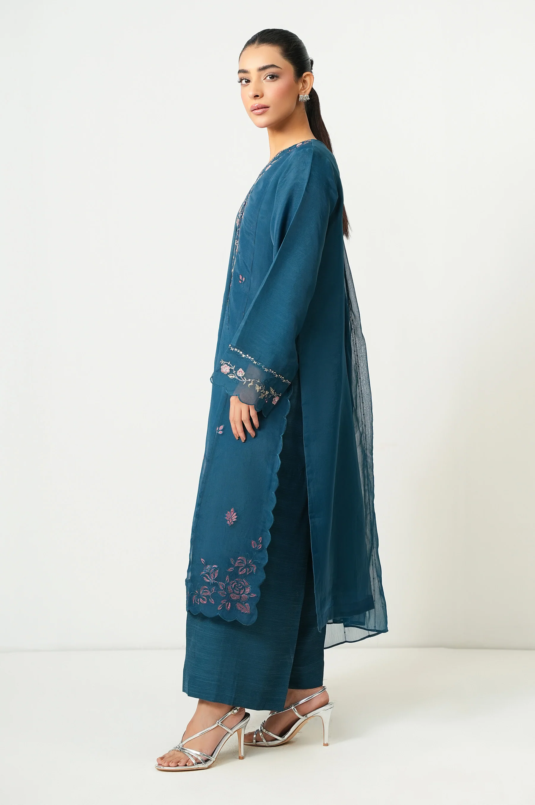 EMBROIDERED SUIT - Image 4