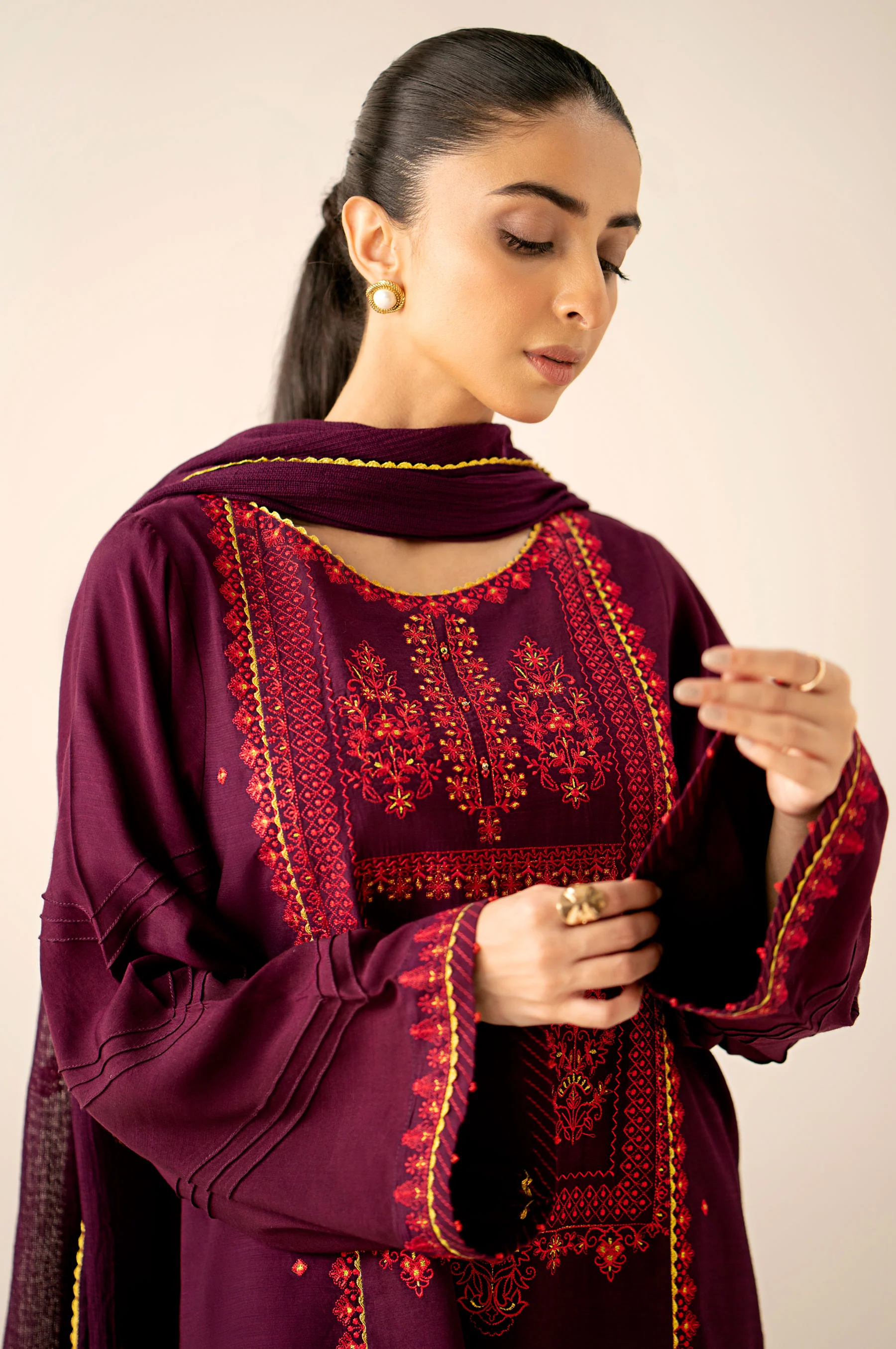 EMBROIDERED SUIT - Image 4