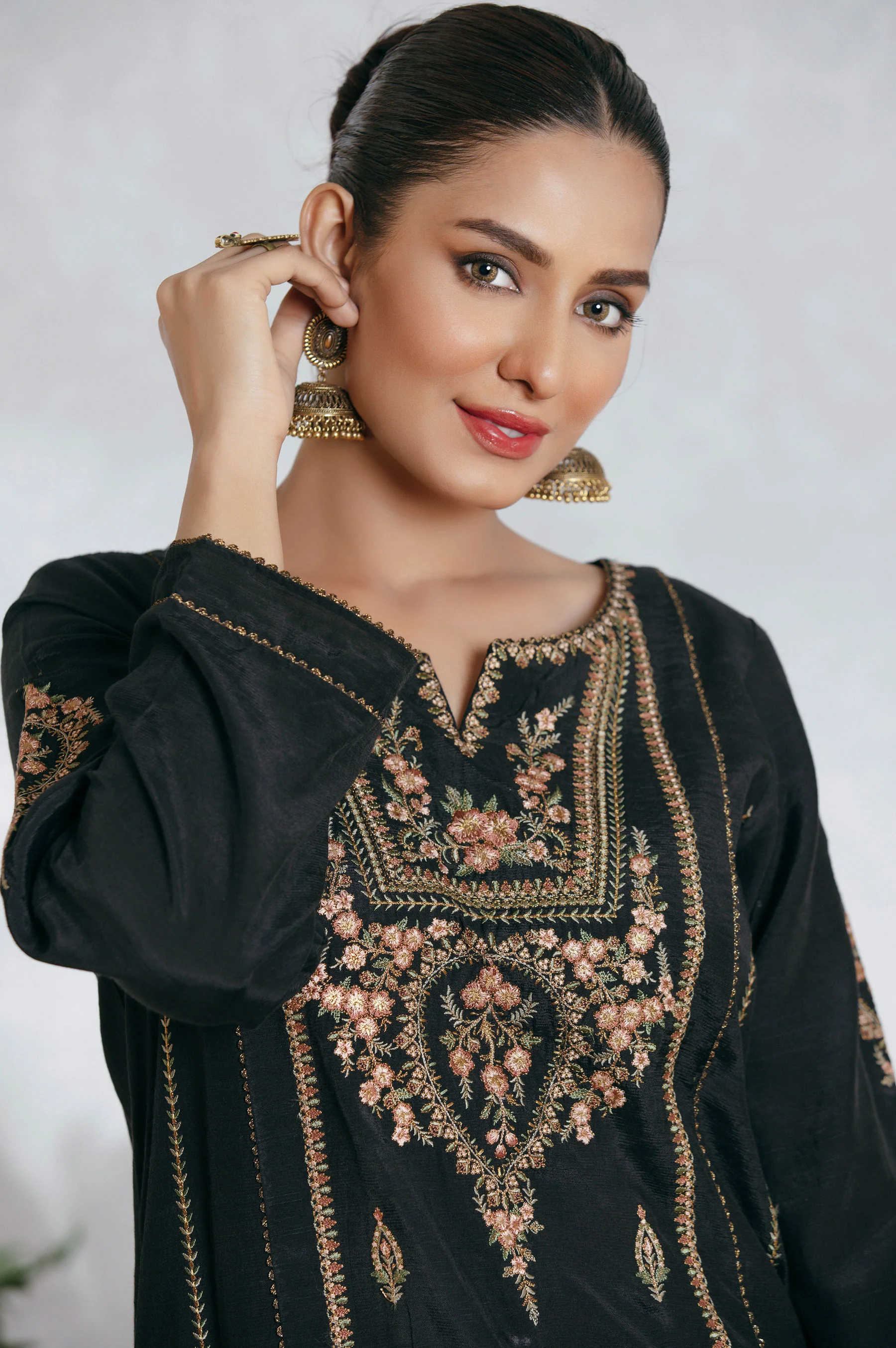 Stitched 3 Piece RawSilk Embroidered Suit - Image 4