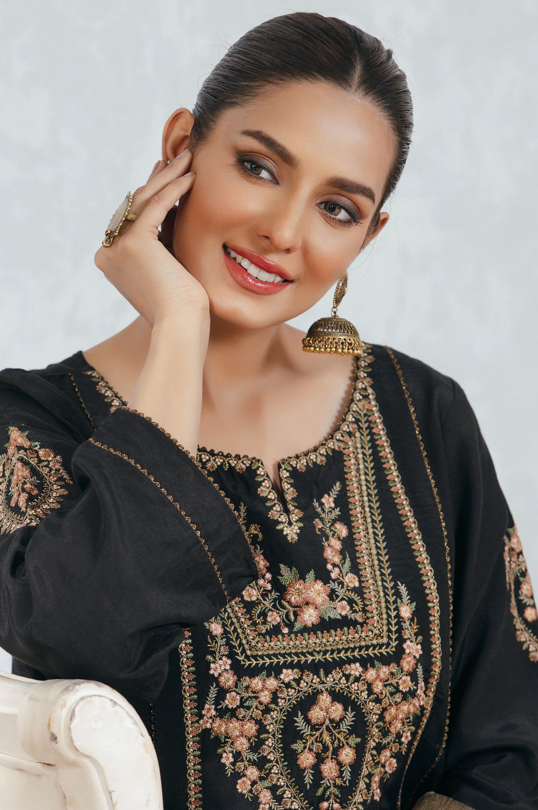 Stitched 3 Piece RawSilk Embroidered Suit - Image 5