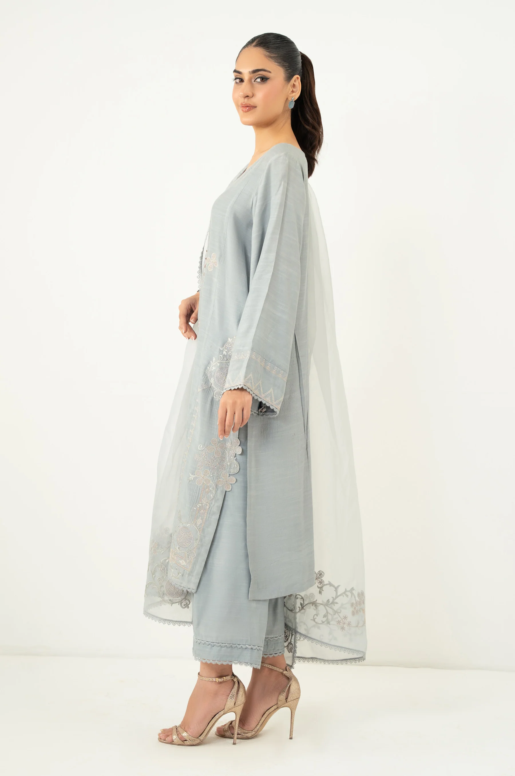 EMBROIDERED SUIT - Image 3