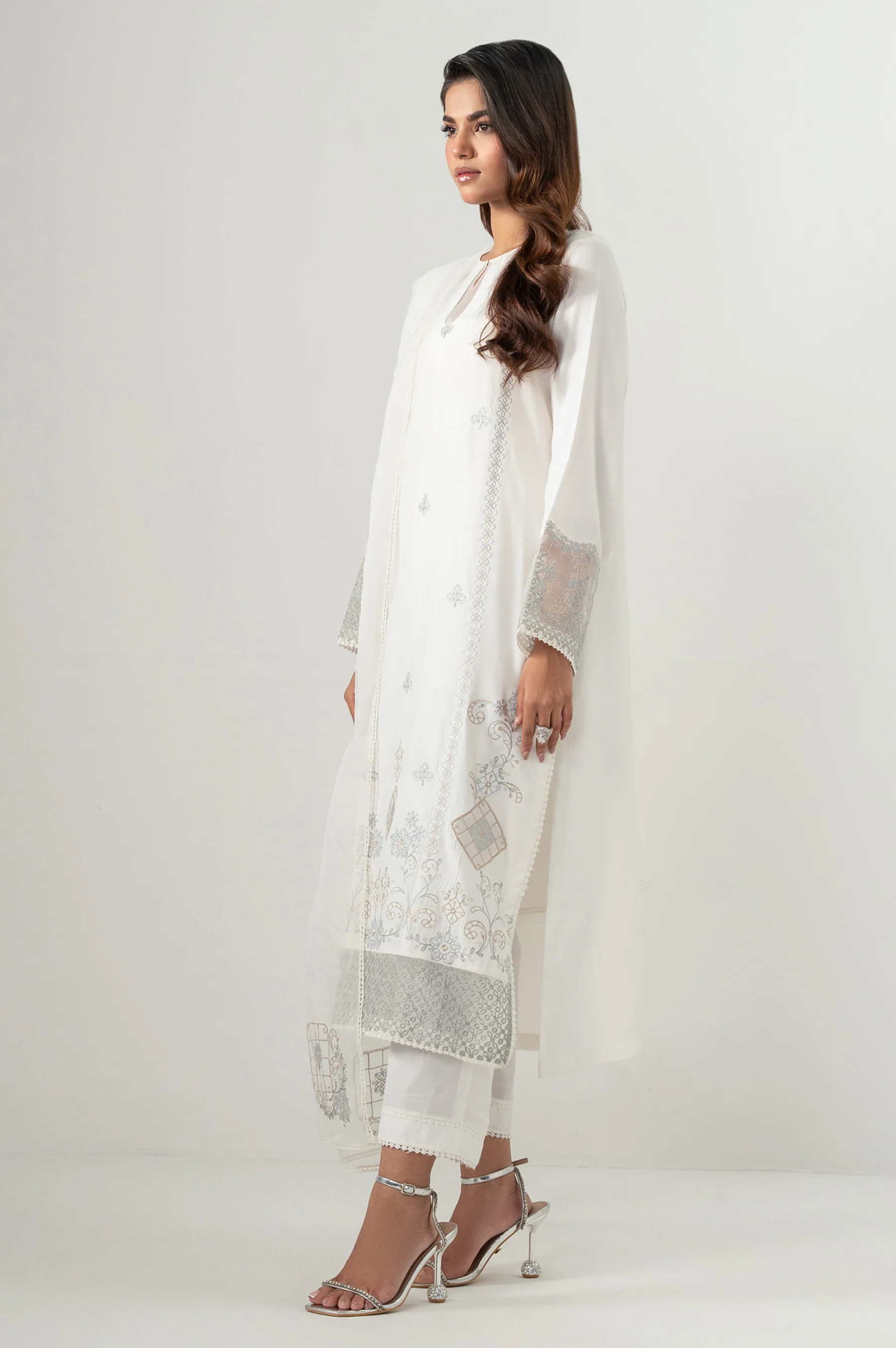 EMBROIDERED SUIT - Image 3
