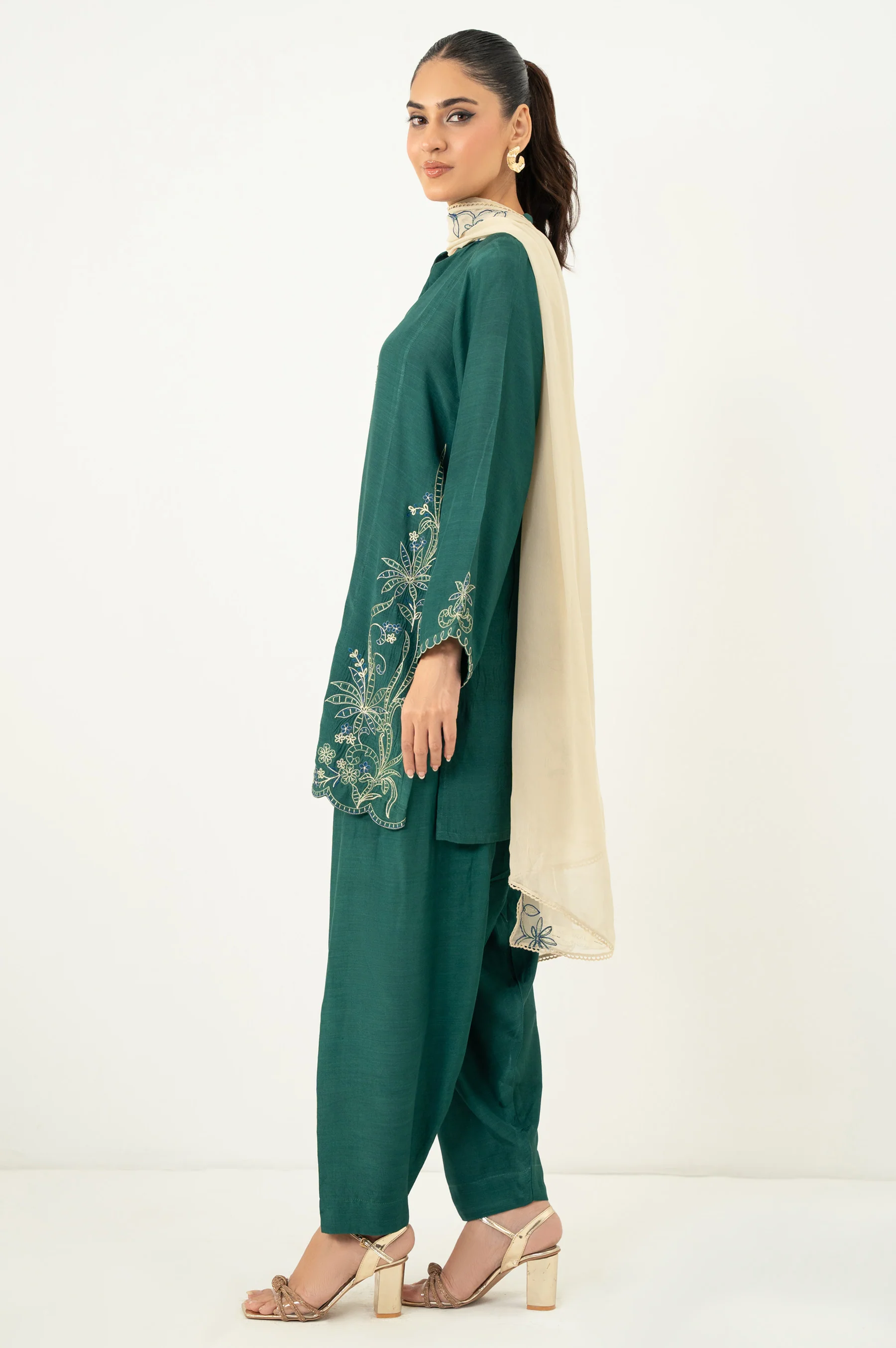 EMBROIDERED SUIT - Image 3