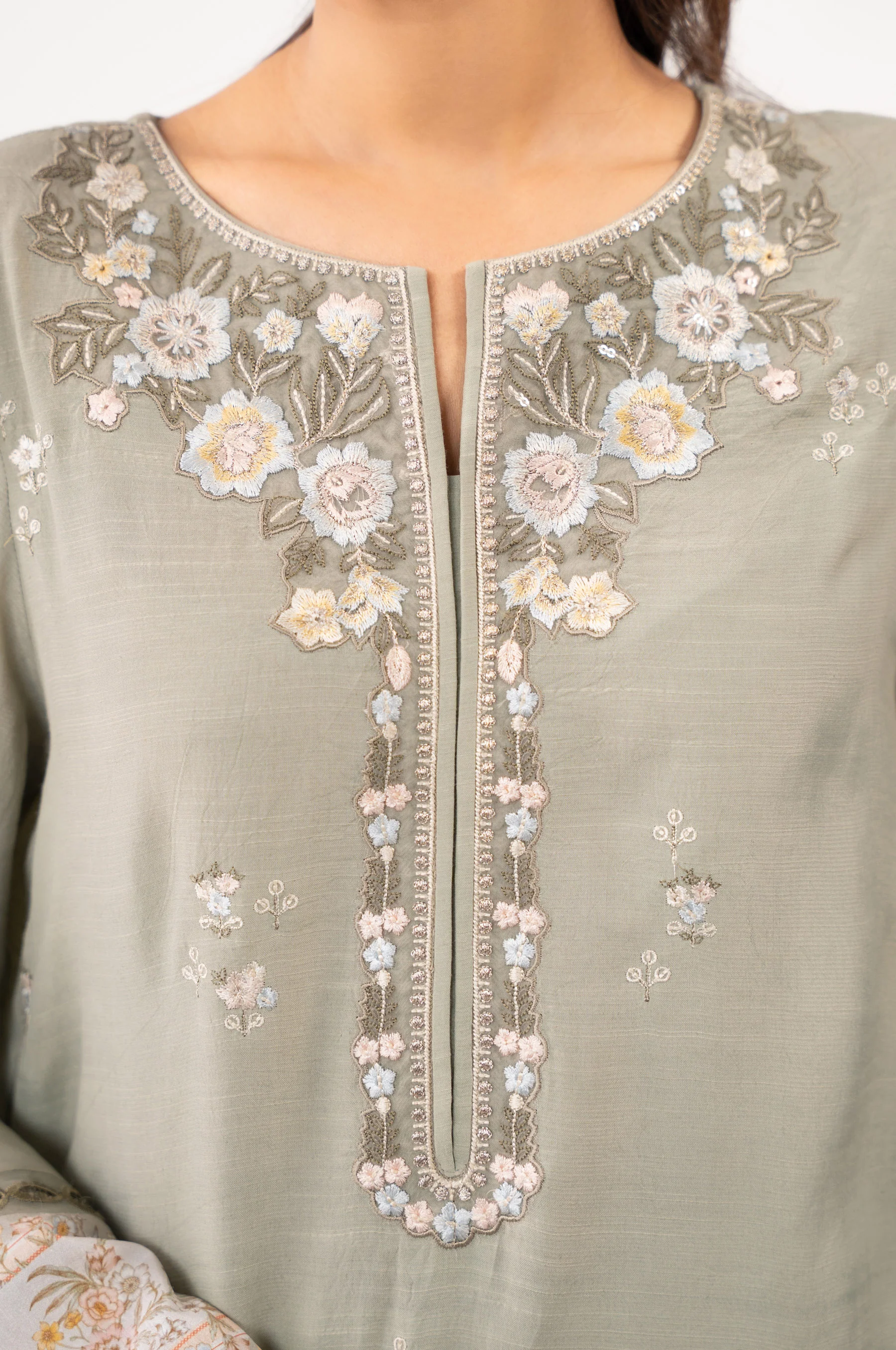 EMBROIDERED SUIT - Image 2