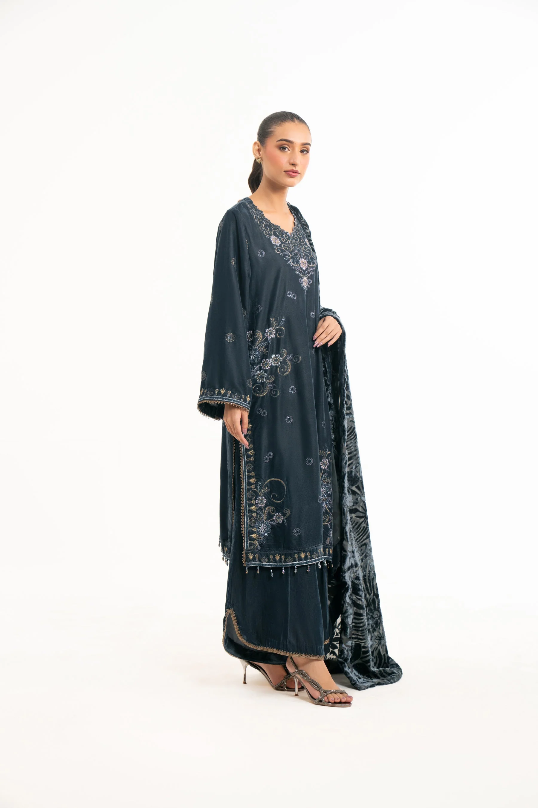 EMBROIDERED VELVET SUIT (FACTORY E-OUTLET) - Image 4