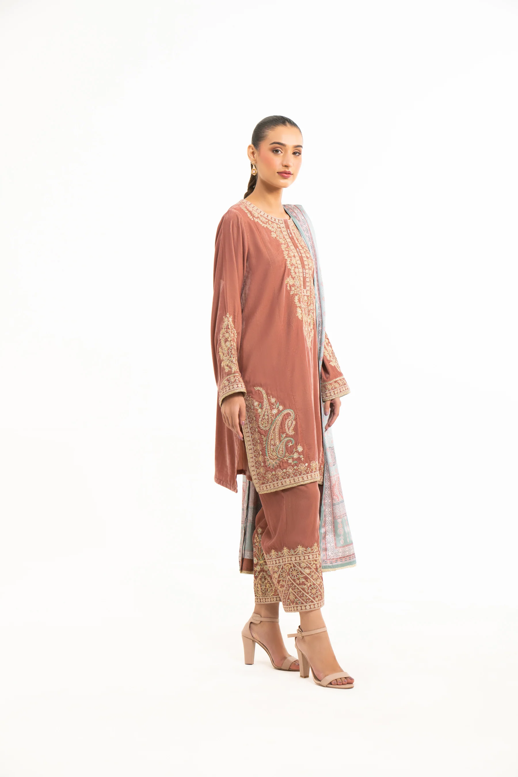 EMBROIDERED VELVET SUIT - Image 5