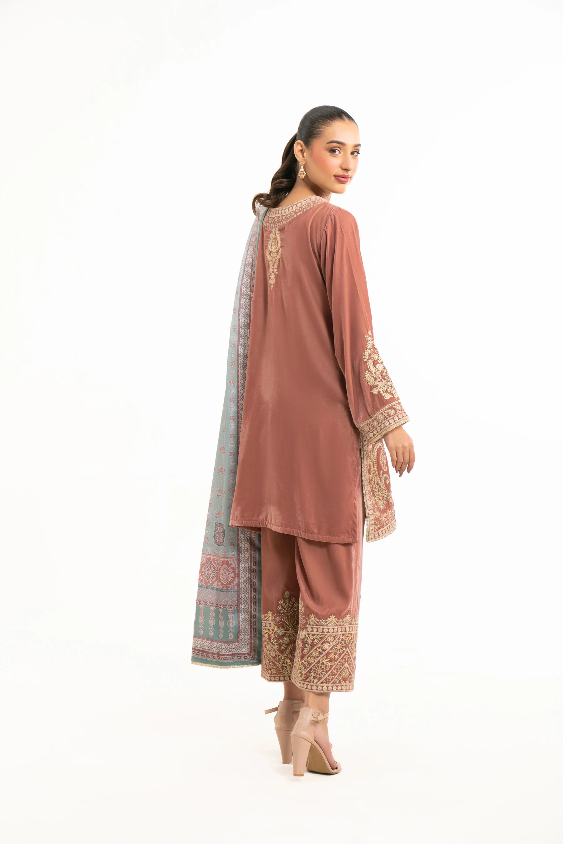 EMBROIDERED VELVET SUIT - Image 6