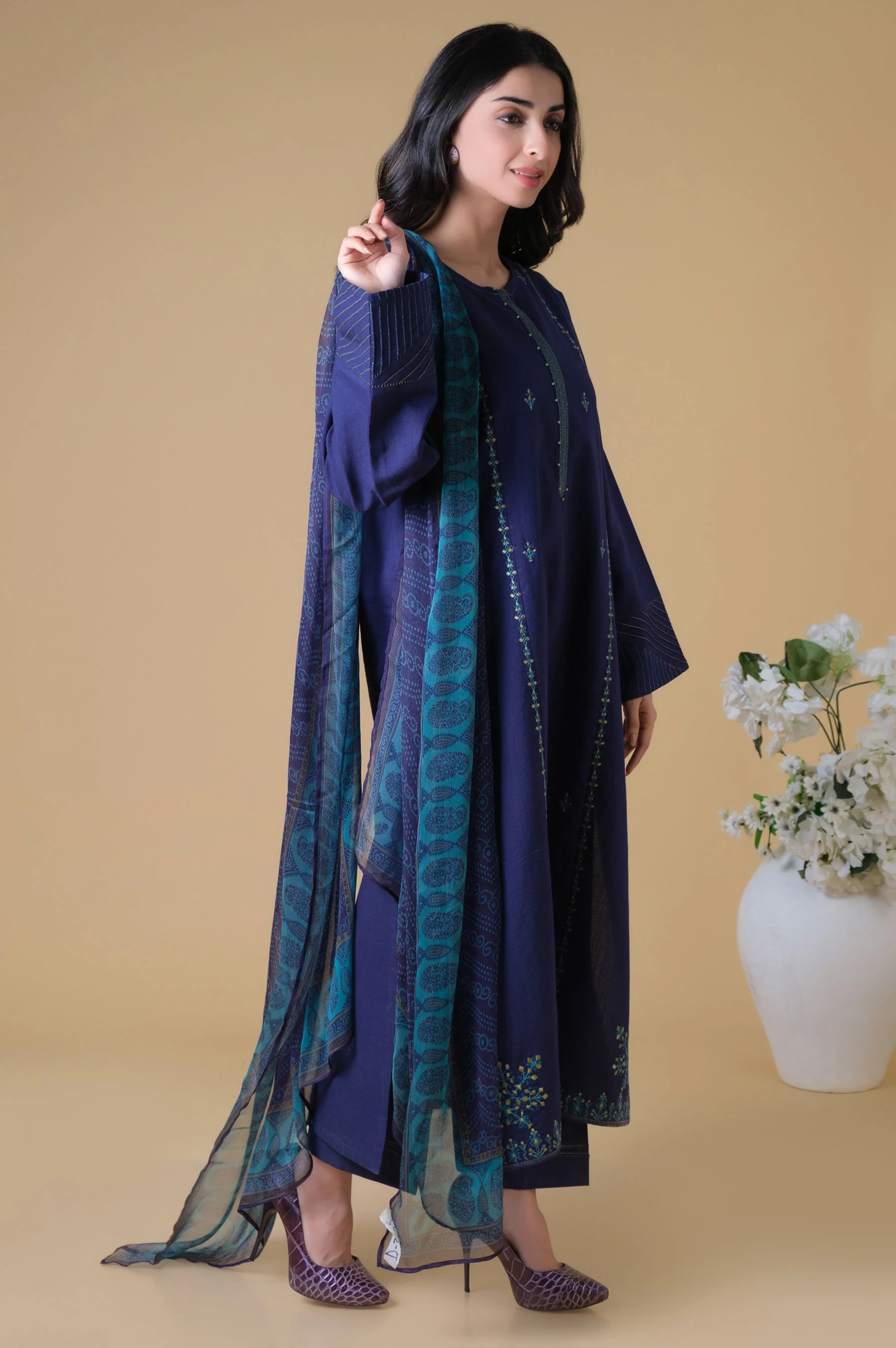 Stitched 3 Piece Embroidered Textured Slub - Image 4