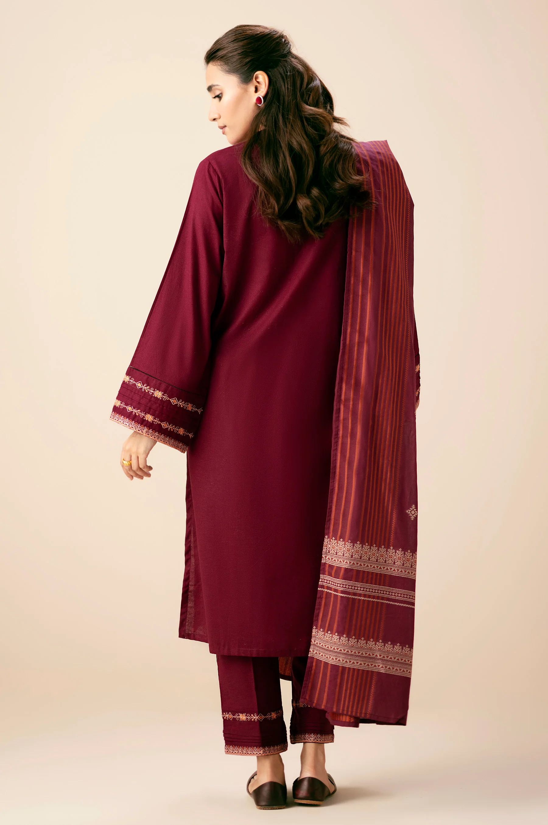 EMBROIDERED SUIT - Image 3