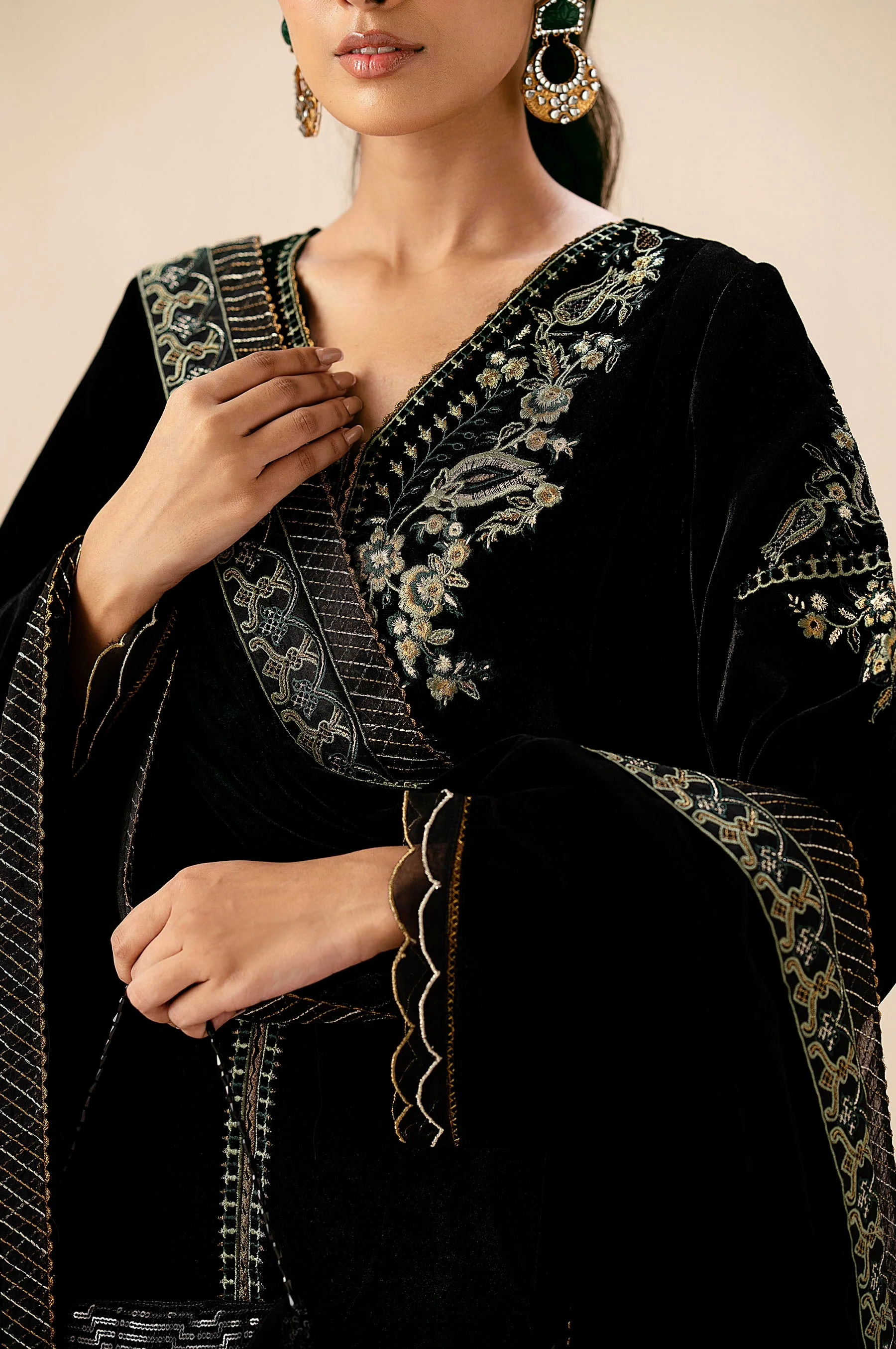 EMBROIDERED VELVET SUIT - Image 2