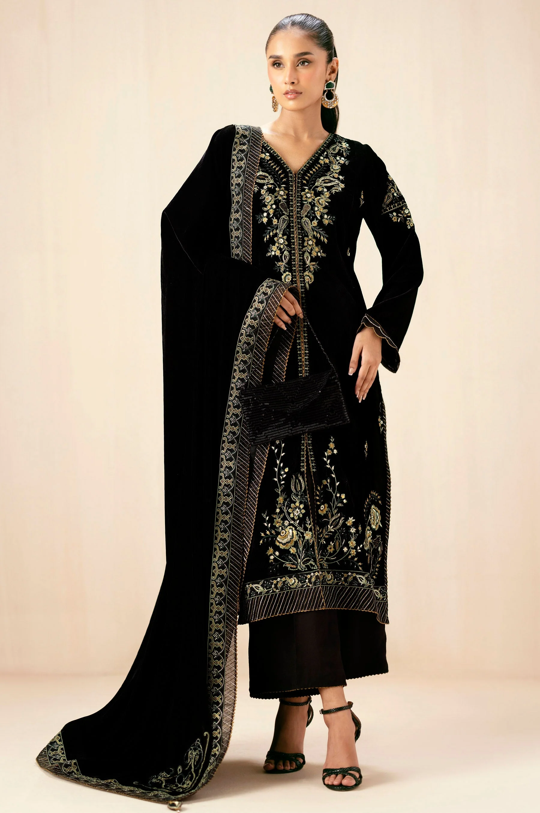 EMBROIDERED VELVET SUIT - Image 3
