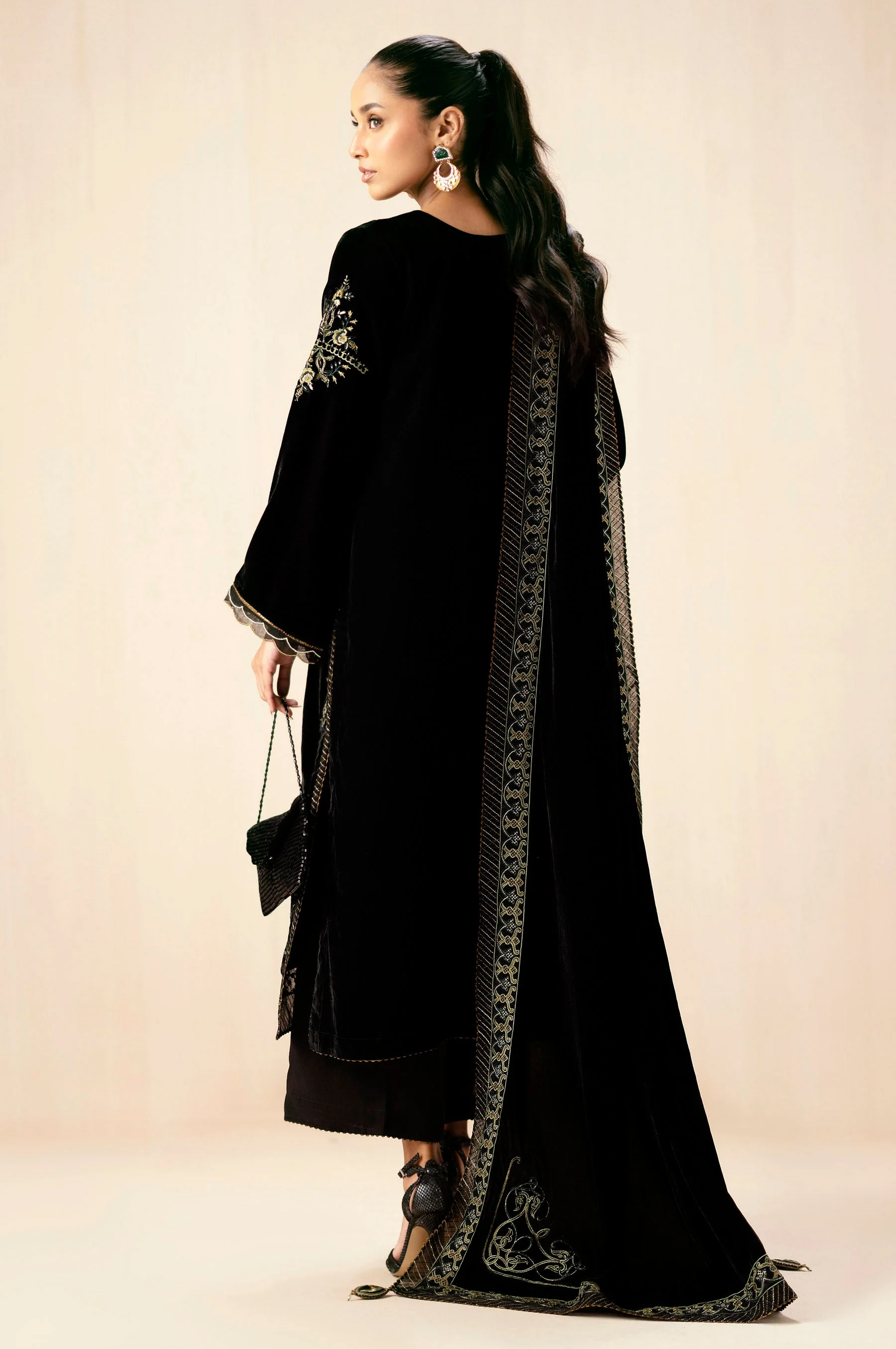 EMBROIDERED VELVET SUIT - Image 4