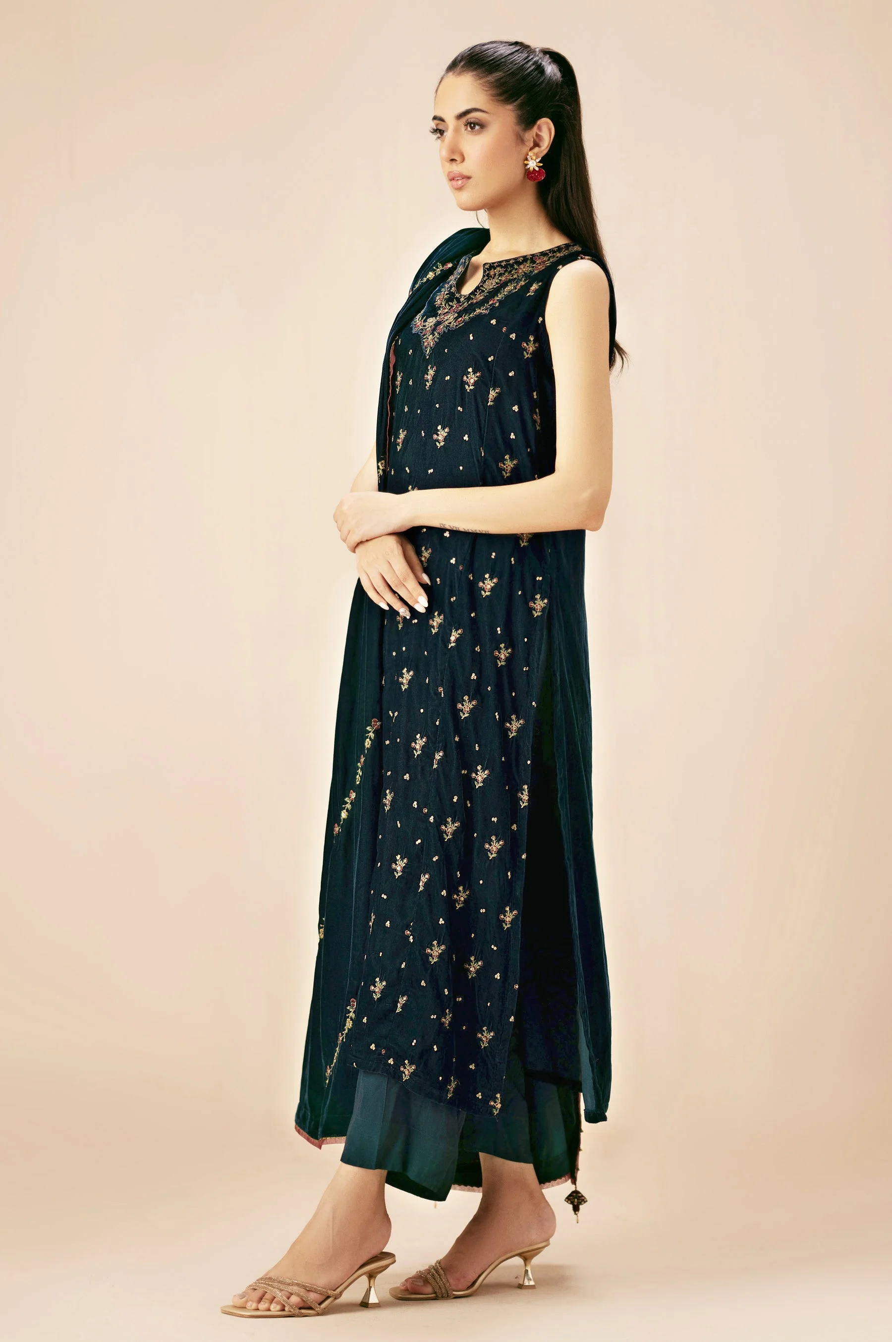 EMBROIDERED SUIT - Image 3