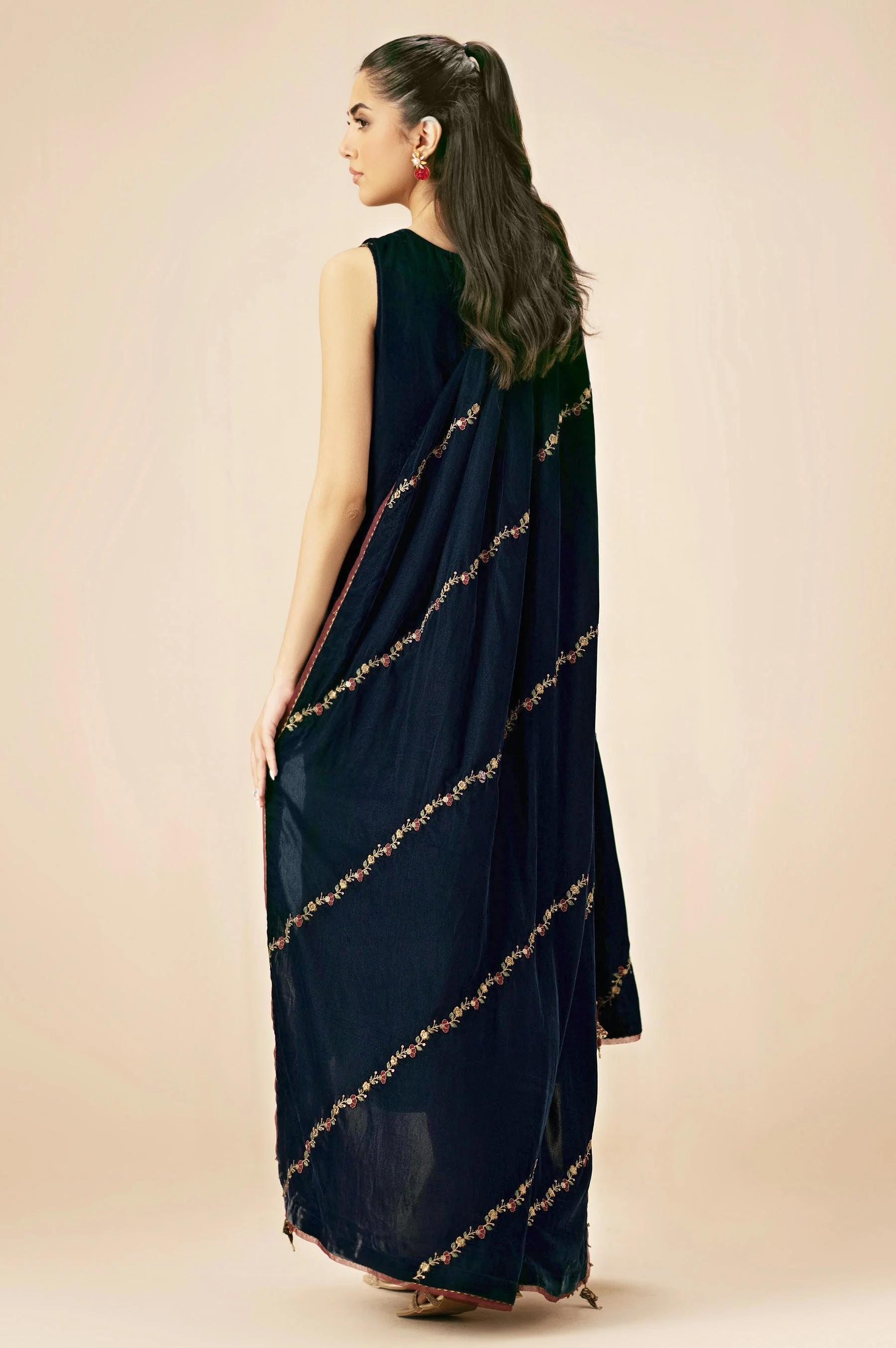 EMBROIDERED SUIT - Image 4