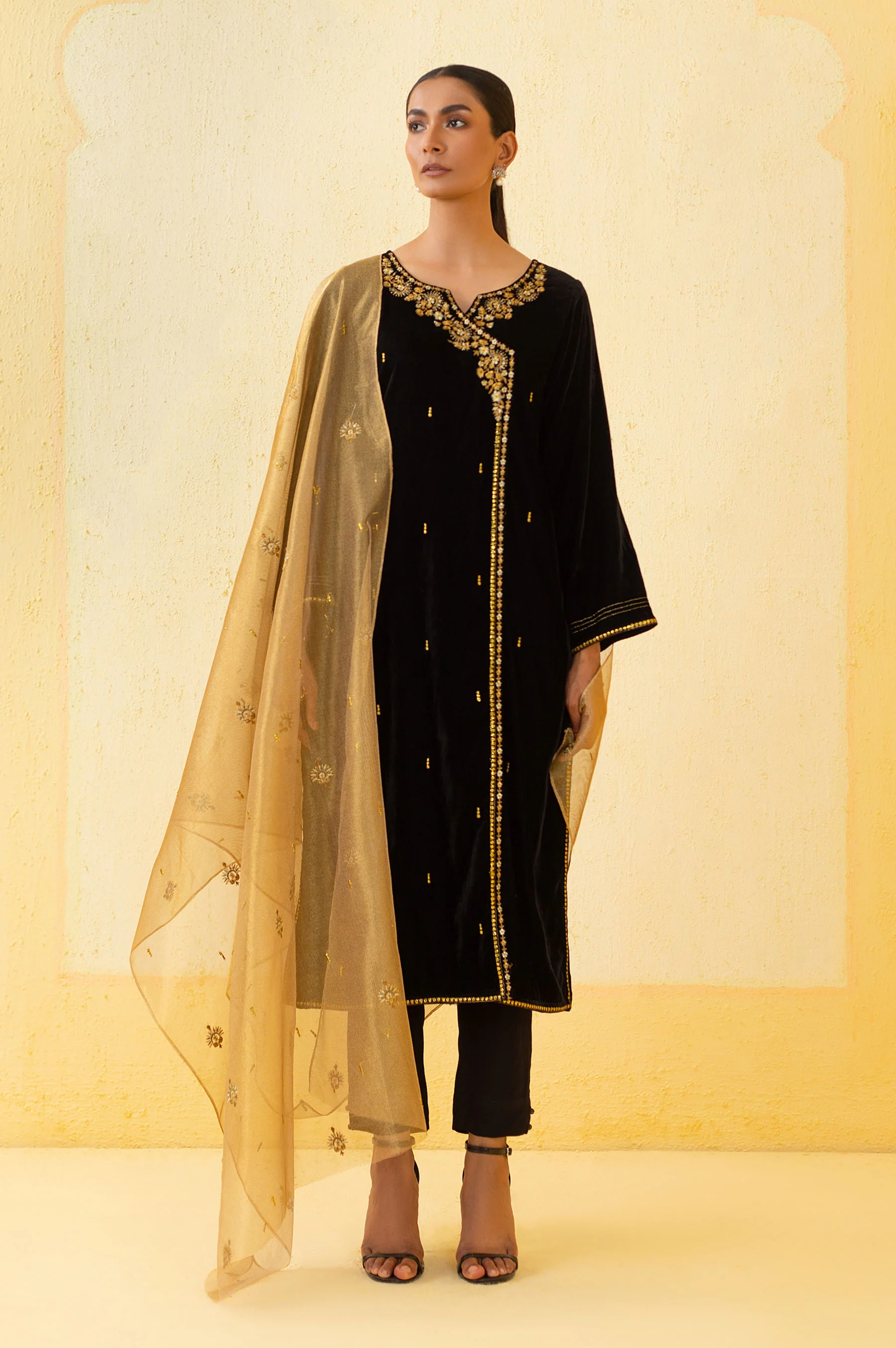 Stitched 3 Piece Embroidered Velvet Outfit - Black - Image 5