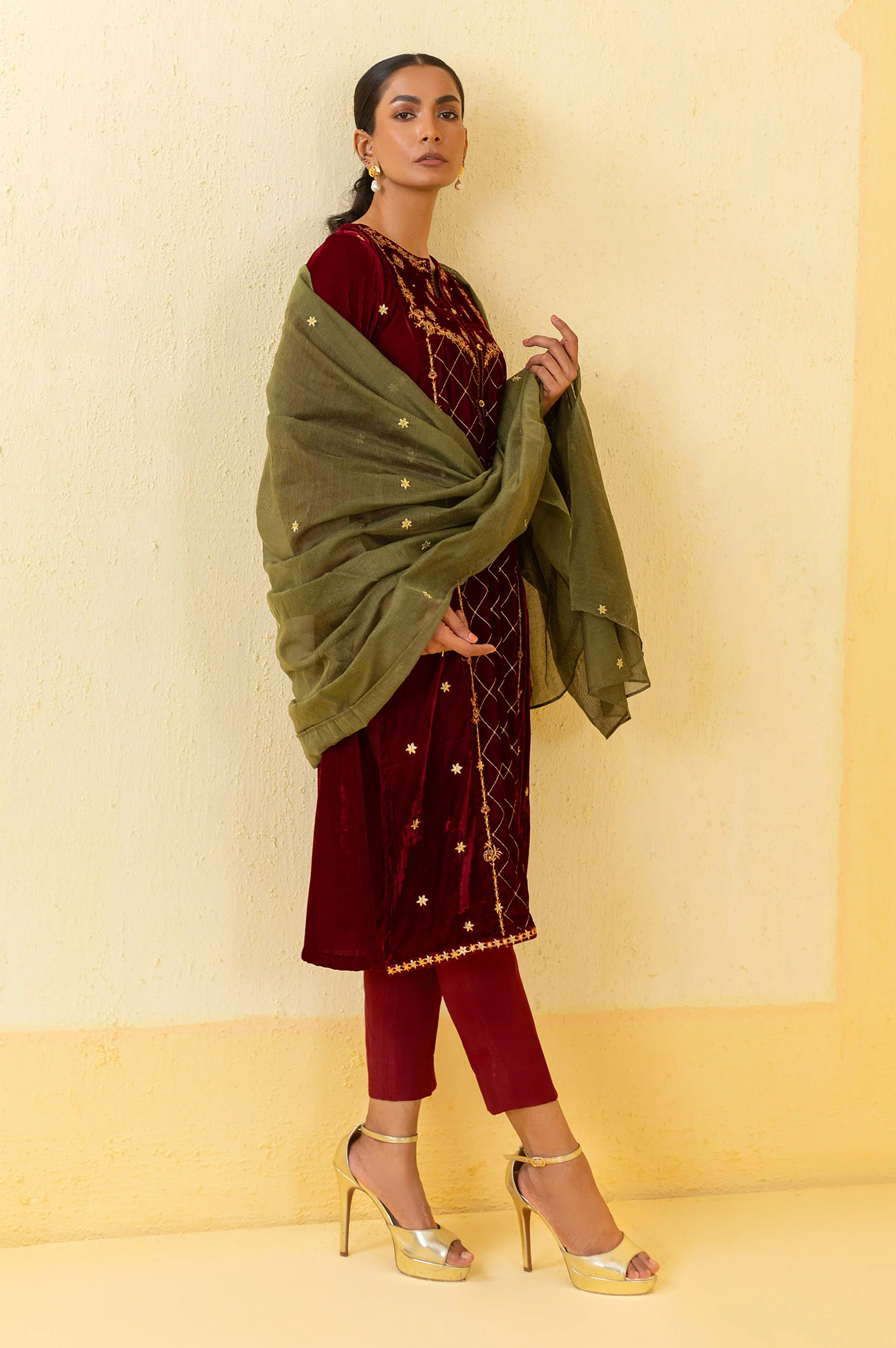 Stitched 3 Piece Embroidered Velvet Suit - Maroon - Image 4