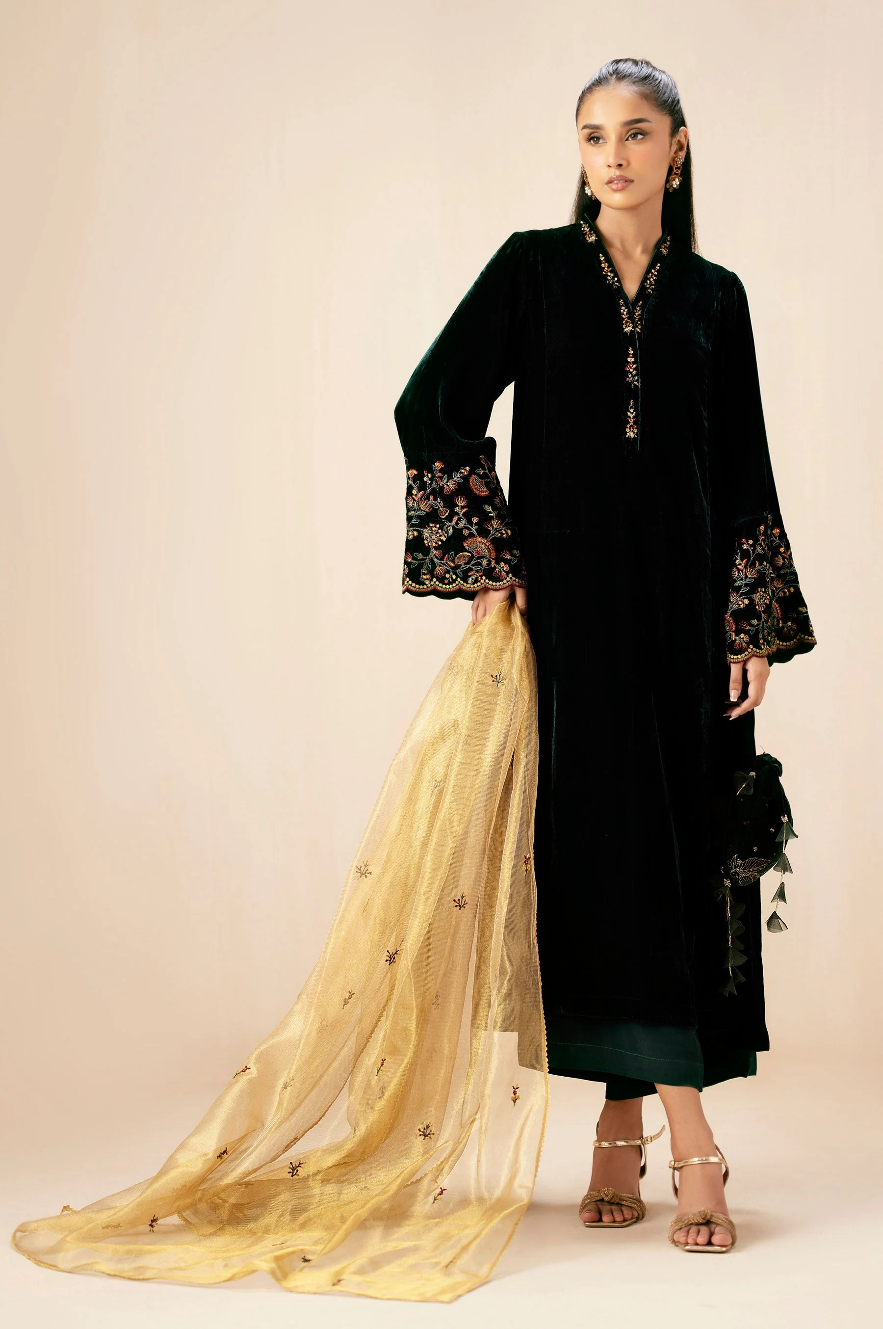 STITCHED EMBROIDERED SUIT (FACTORY E-OUTLET)